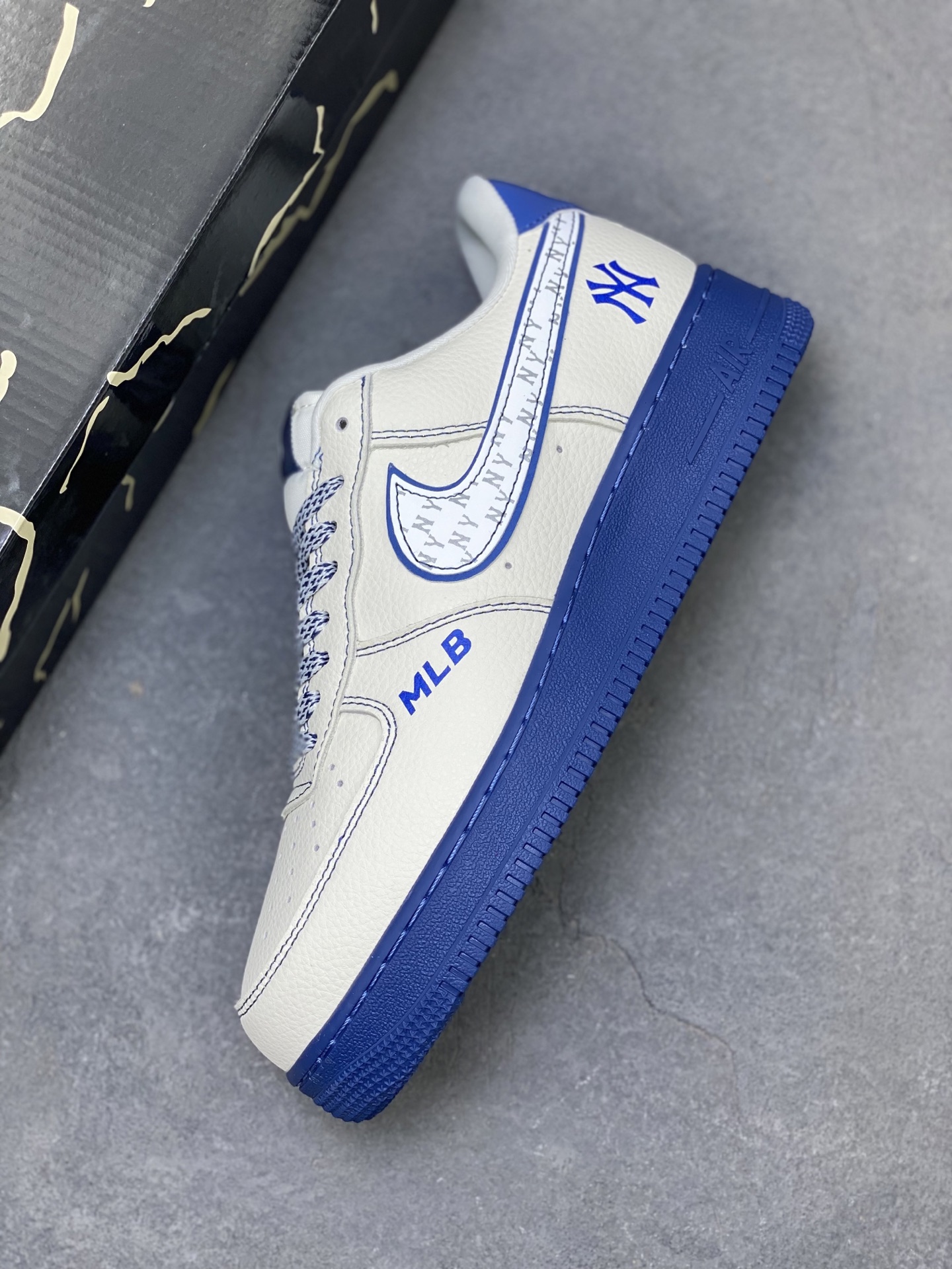 Nike Air Force 1 '07 Low MLB New York Yankees Edition Sneakers 8 i1758817020431 9688 0 6