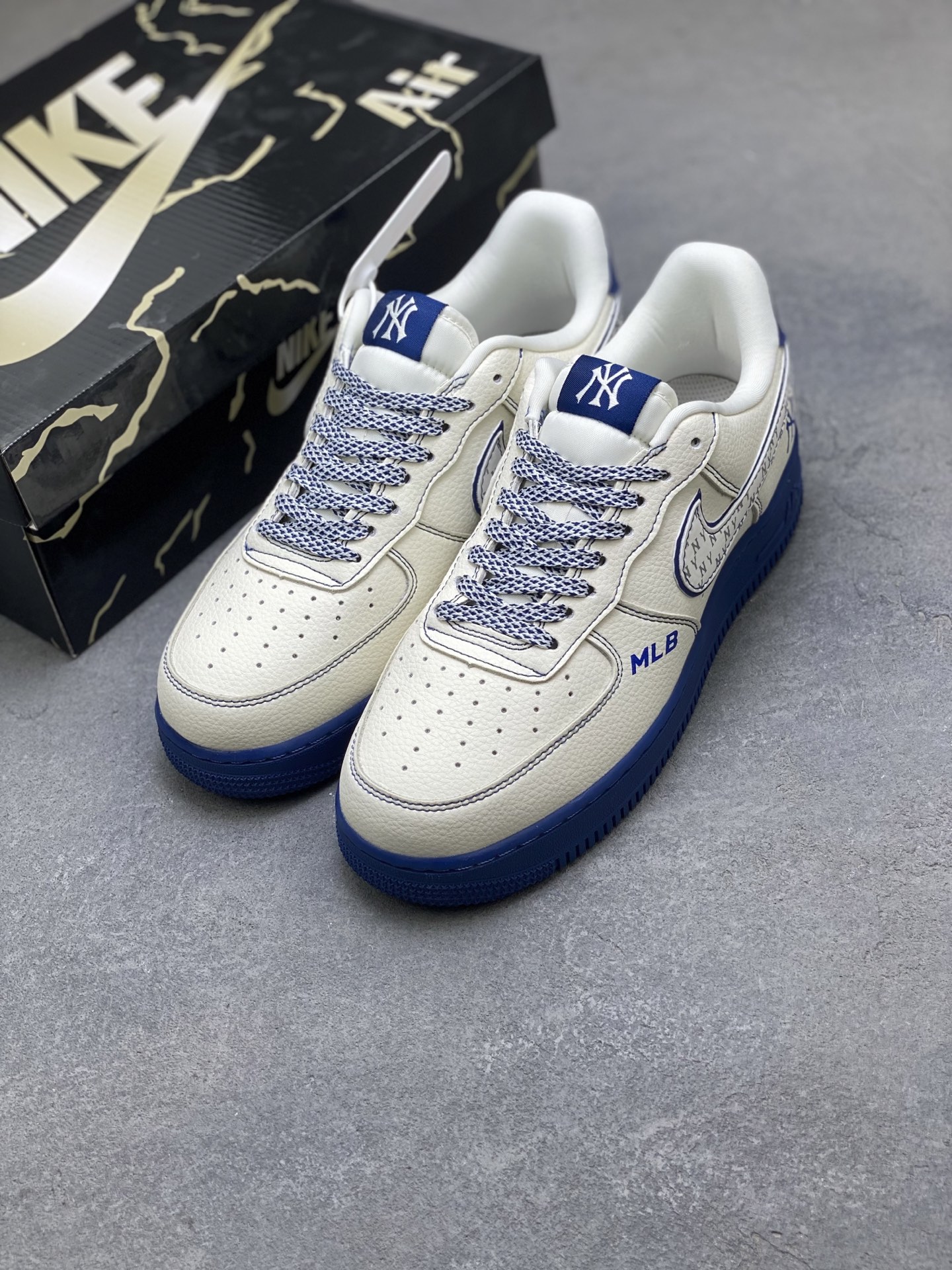 Nike Air Force 1 '07 Low MLB New York Yankees Edition Sneakers 9 i1758817022897 5261 0 7