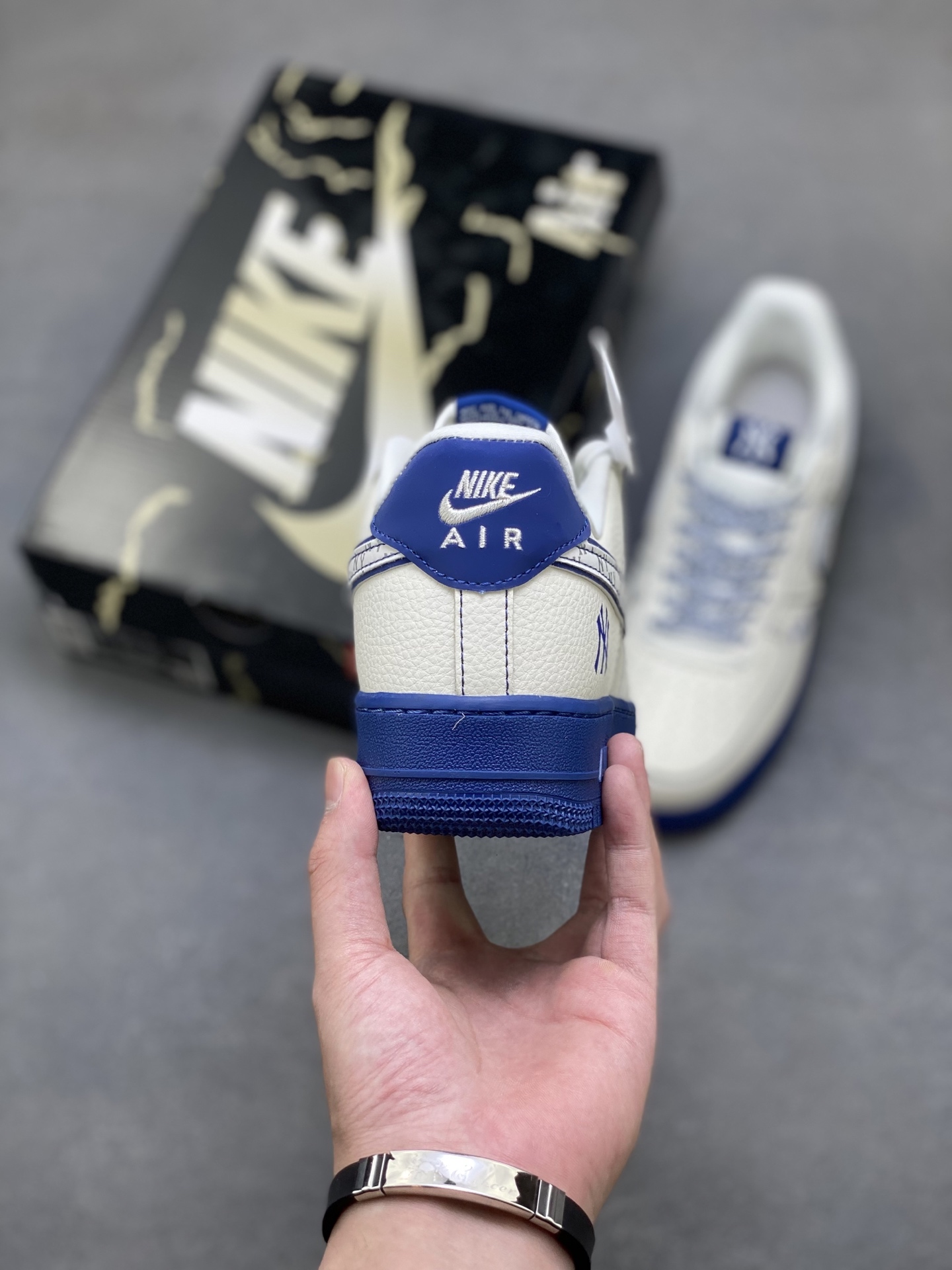 Nike Air Force 1 '07 Low MLB New York Yankees Edition Sneakers 5 i1758817022989 871 0 3