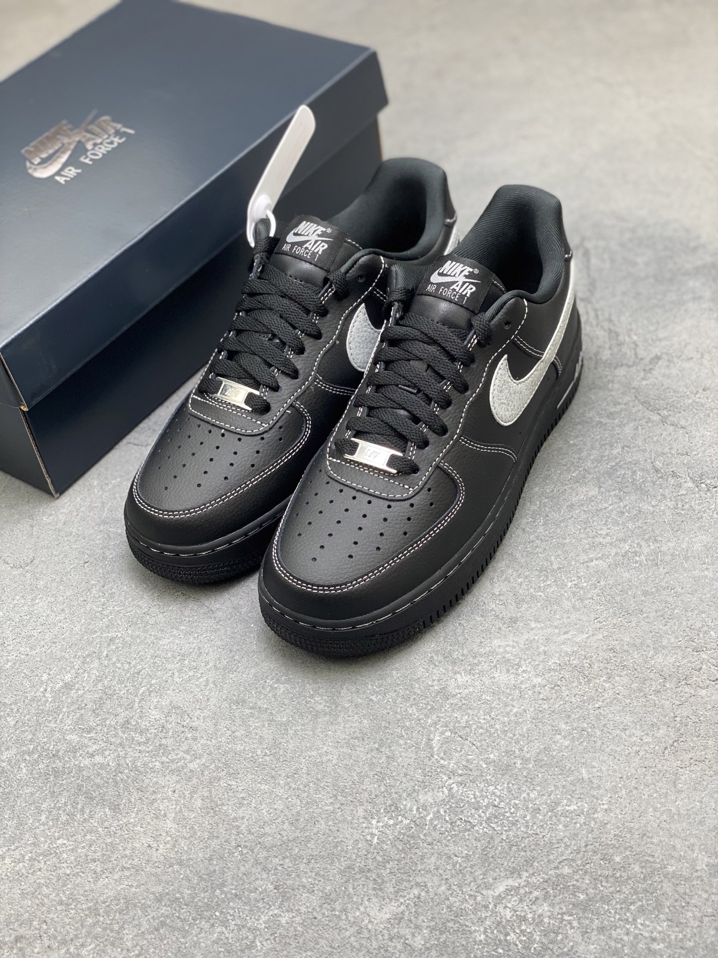 Nike Air Force 1 '07 Low Black/Silver Stitching Leather Sneaker Shoes 9 i1758902757370 847 0 9