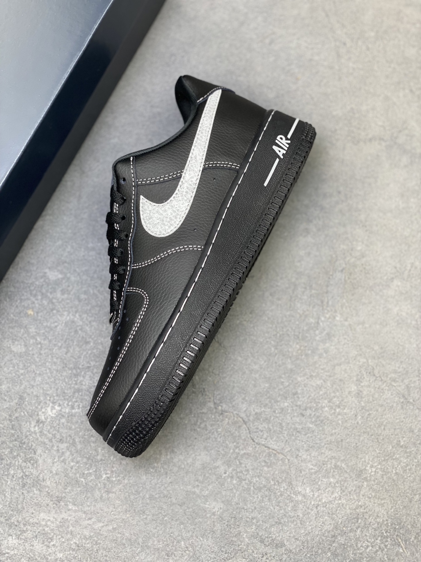 Nike Air Force 1 '07 Low Black/Silver Stitching Leather Sneaker Shoes 8 i1758902820430 7772 0 6