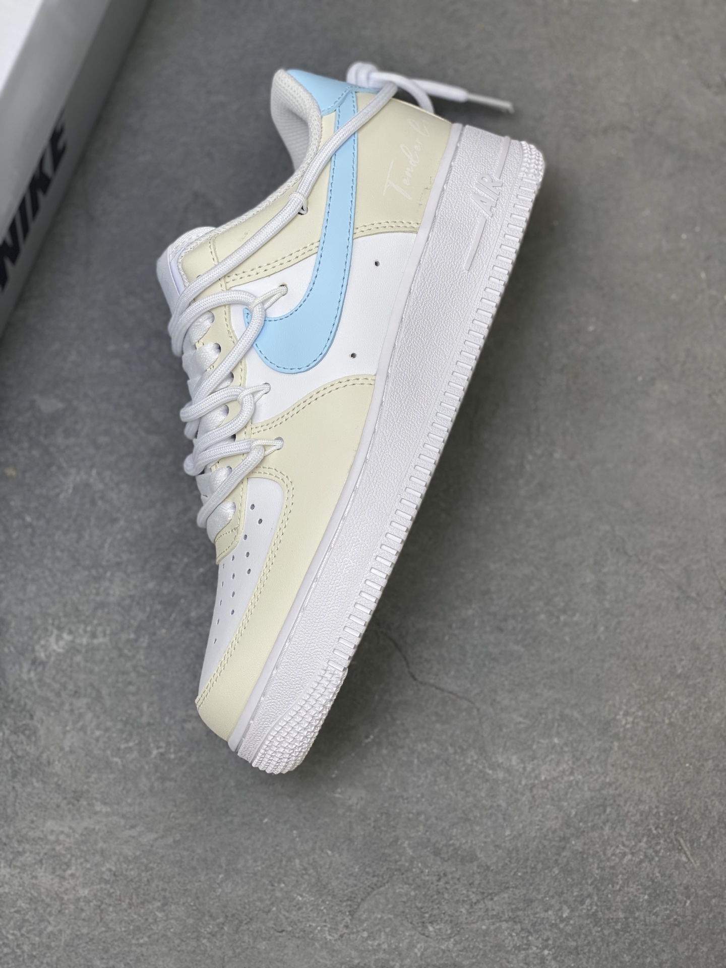 Nike Air Force 1 '07 Low Sneakers, Special Edition, Light Yellow/Blue 8 i1758989062576 3866 0 6