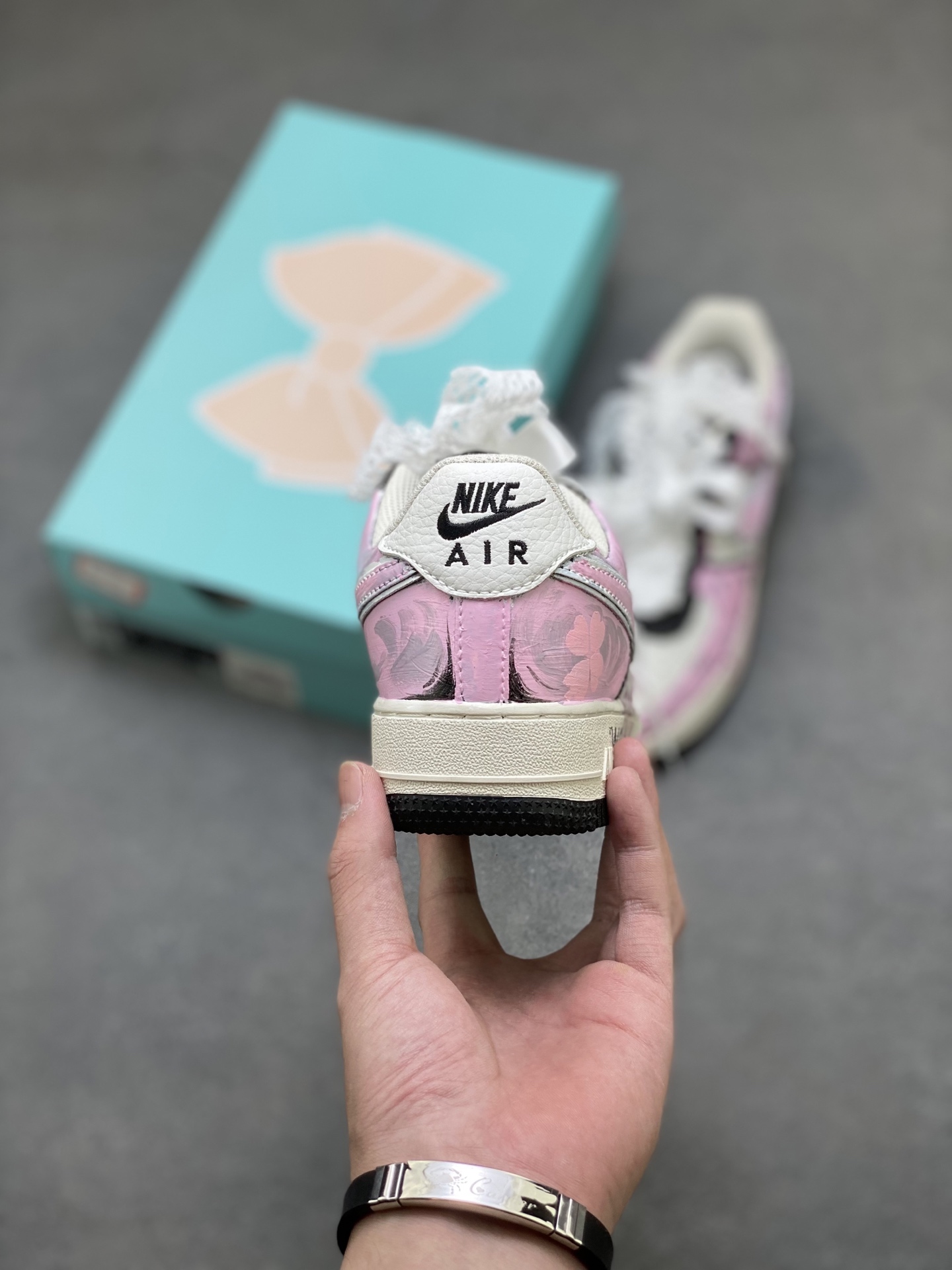 Nike Air Force 1 '07 Low Pink Graffiti Sneakers Limited Edition 5 i1758989101819 2974 0 3