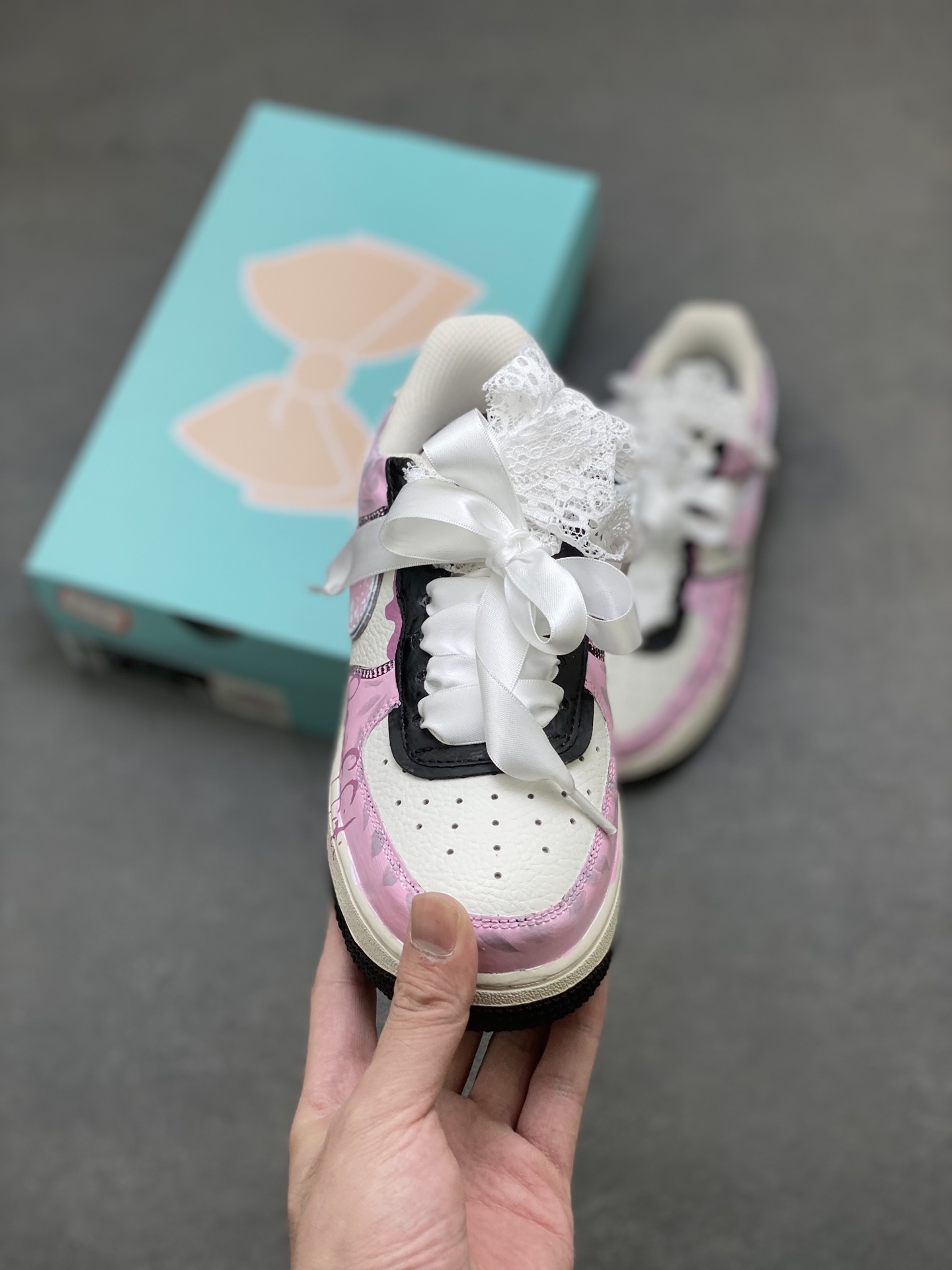 Nike Air Force 1 '07 Low Pink Graffiti Sneakers Limited Edition 3 i1758989103416 2253 0 1