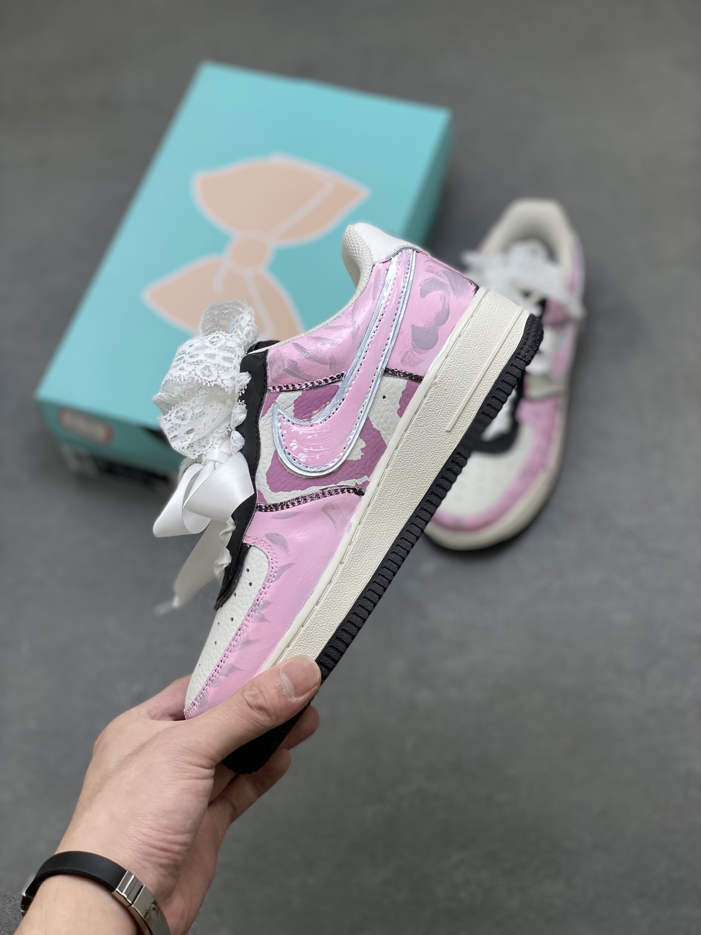 Nike Air Force 1 '07 Low Pink Graffiti Sneakers Limited Edition 4 i1758989105378 1902 0 2