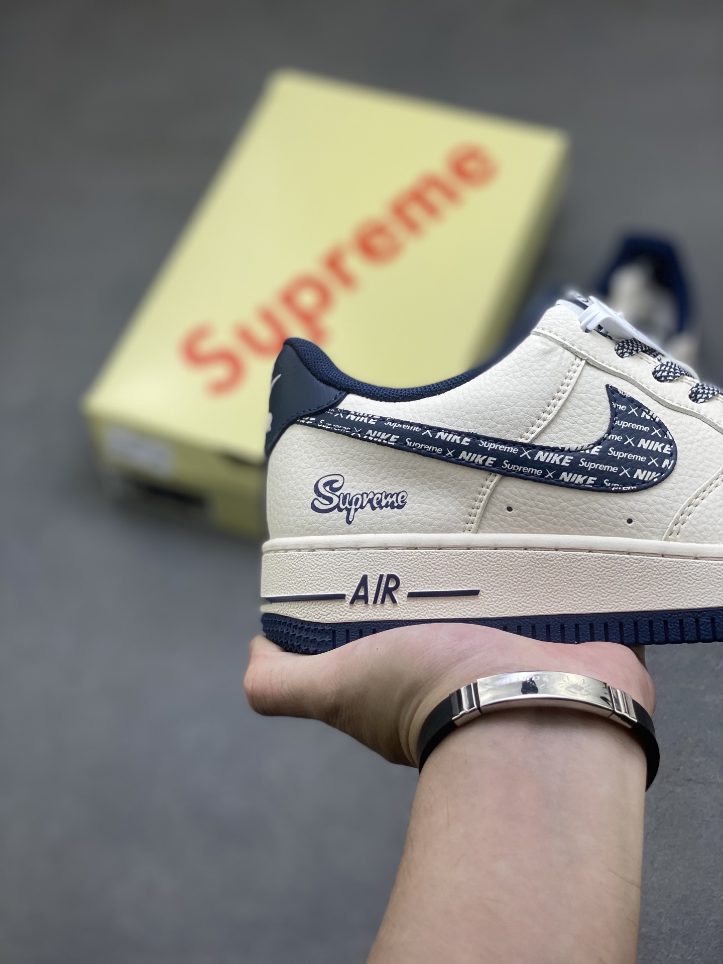 Nike Air Force 1 '07 Low Supreme Sneakers - Limited Edition 6 i1759075398389 1318 0 4