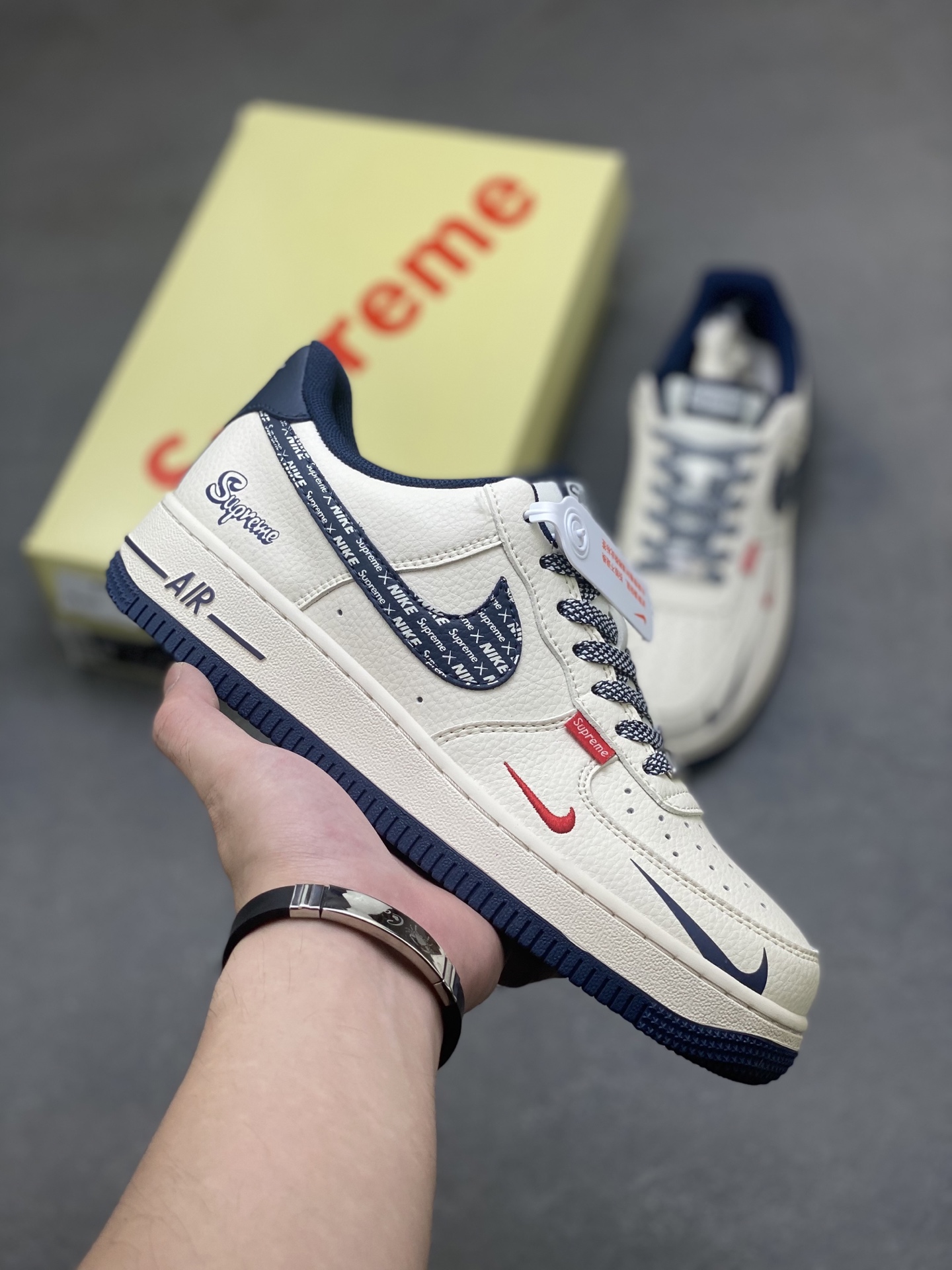 Nike Air Force 1 '07 Low Supreme Sneakers - Limited Edition 2 i1759075398467 8562 0 0