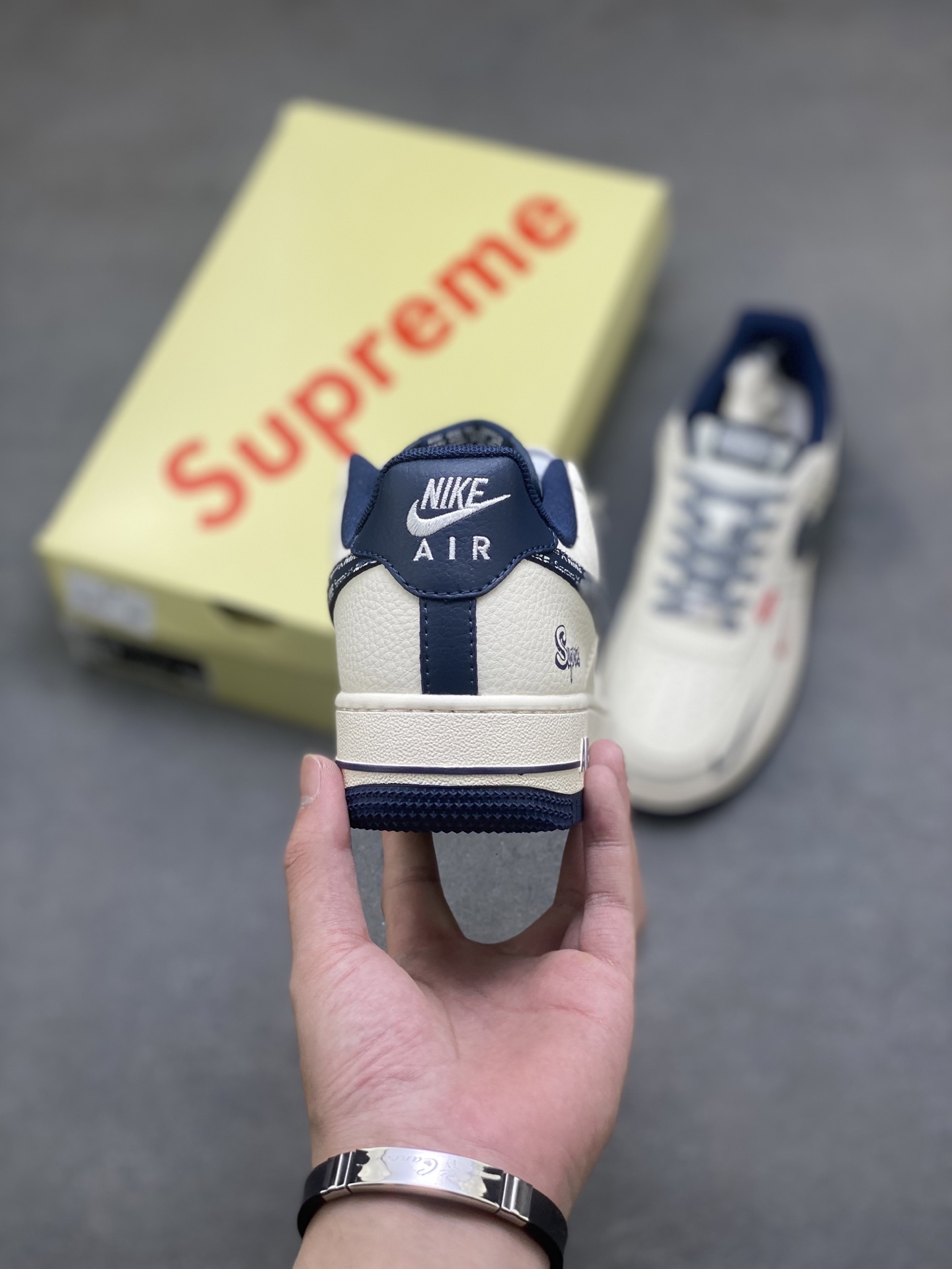 Nike Air Force 1 '07 Low Supreme Sneakers - Limited Edition 5 i1759075398478 1598 0 3