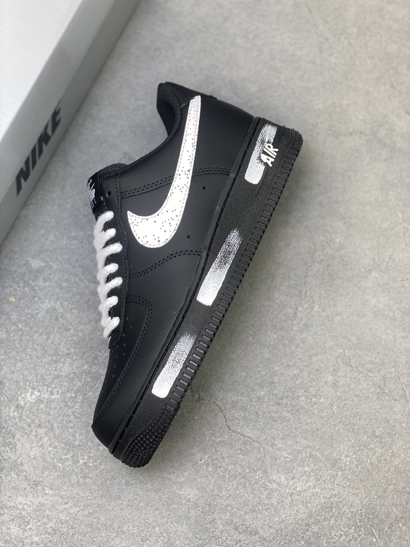 Nike Air Force 1 '07 Low Black & White Limited Edition Sneakers 8 i1759161678029 2879 0 6