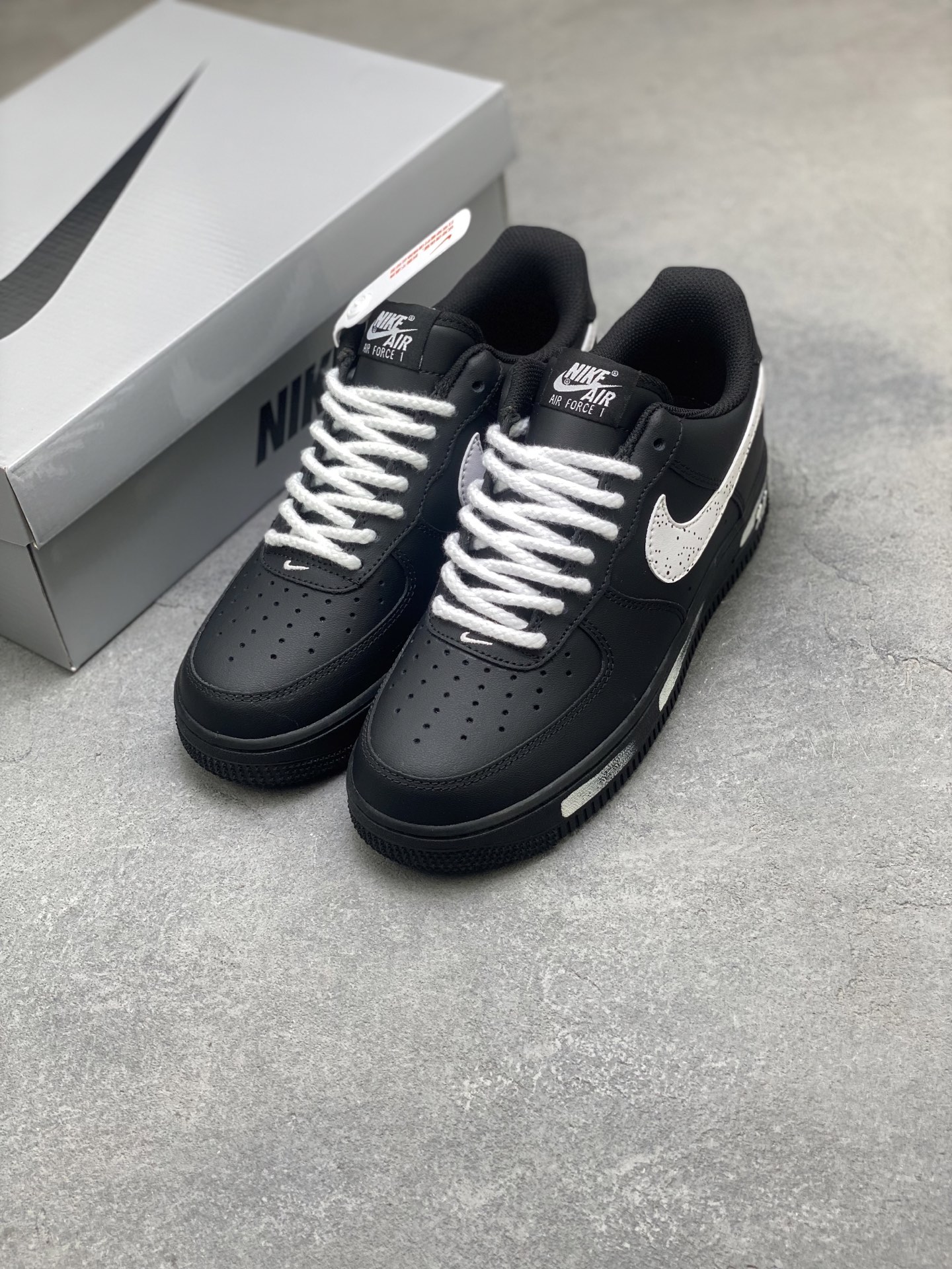 Nike Air Force 1 '07 Low Black & White Limited Edition Sneakers 9 i1759161687011 7696 0 7