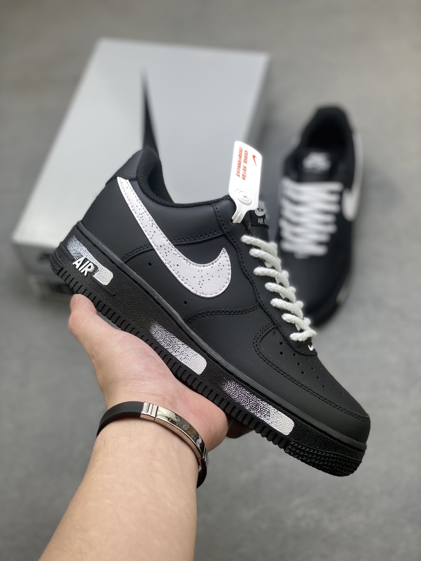 Nike Air Force 1 '07 Low Black & White Limited Edition Sneakers 2 i1759161687027 4004 0 0