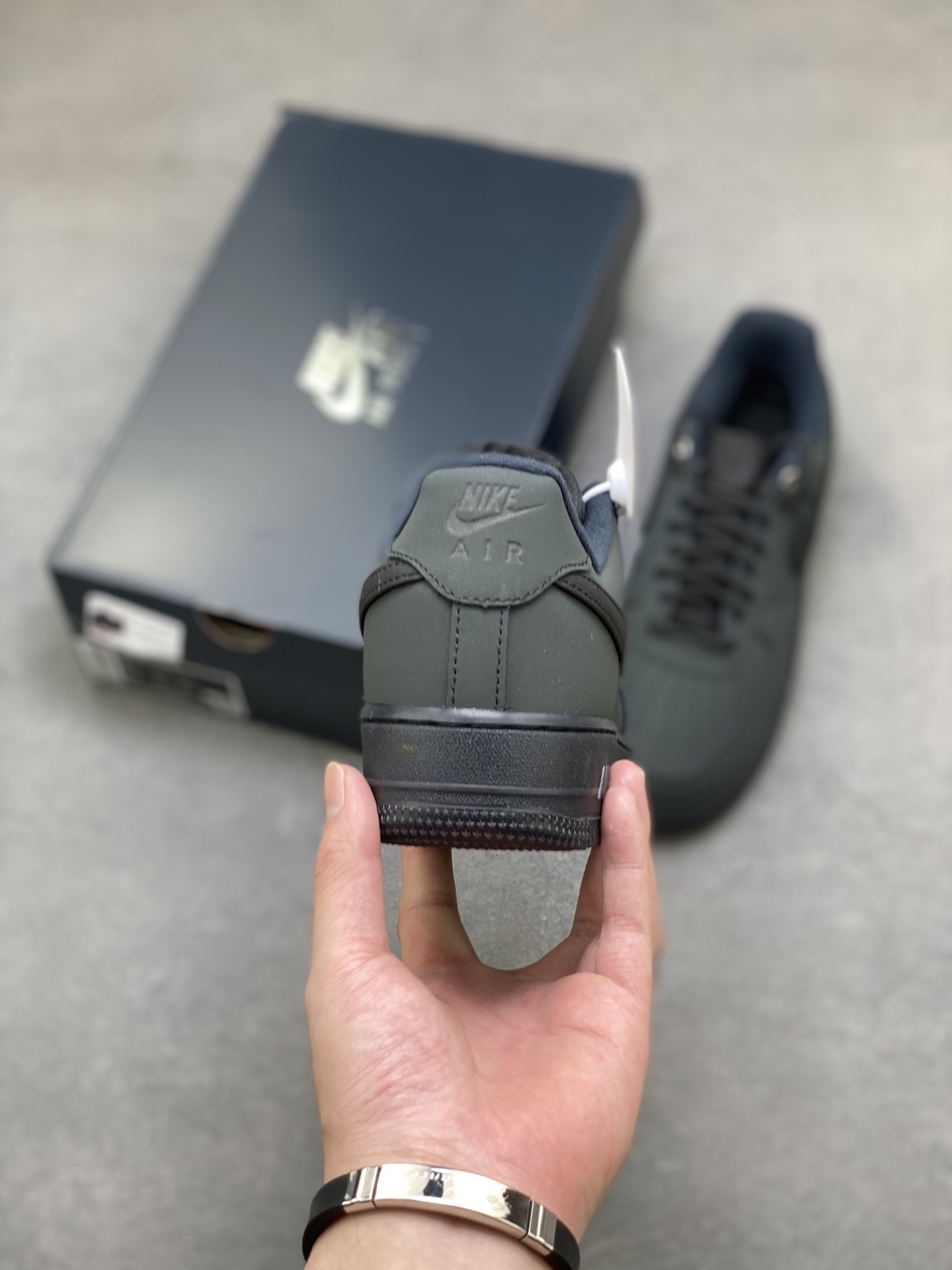 Nike Air Force 1 '07 Low Sneakers - Olive Green, Full-Length Air Cushion 4 i1759858117336 906 0 3