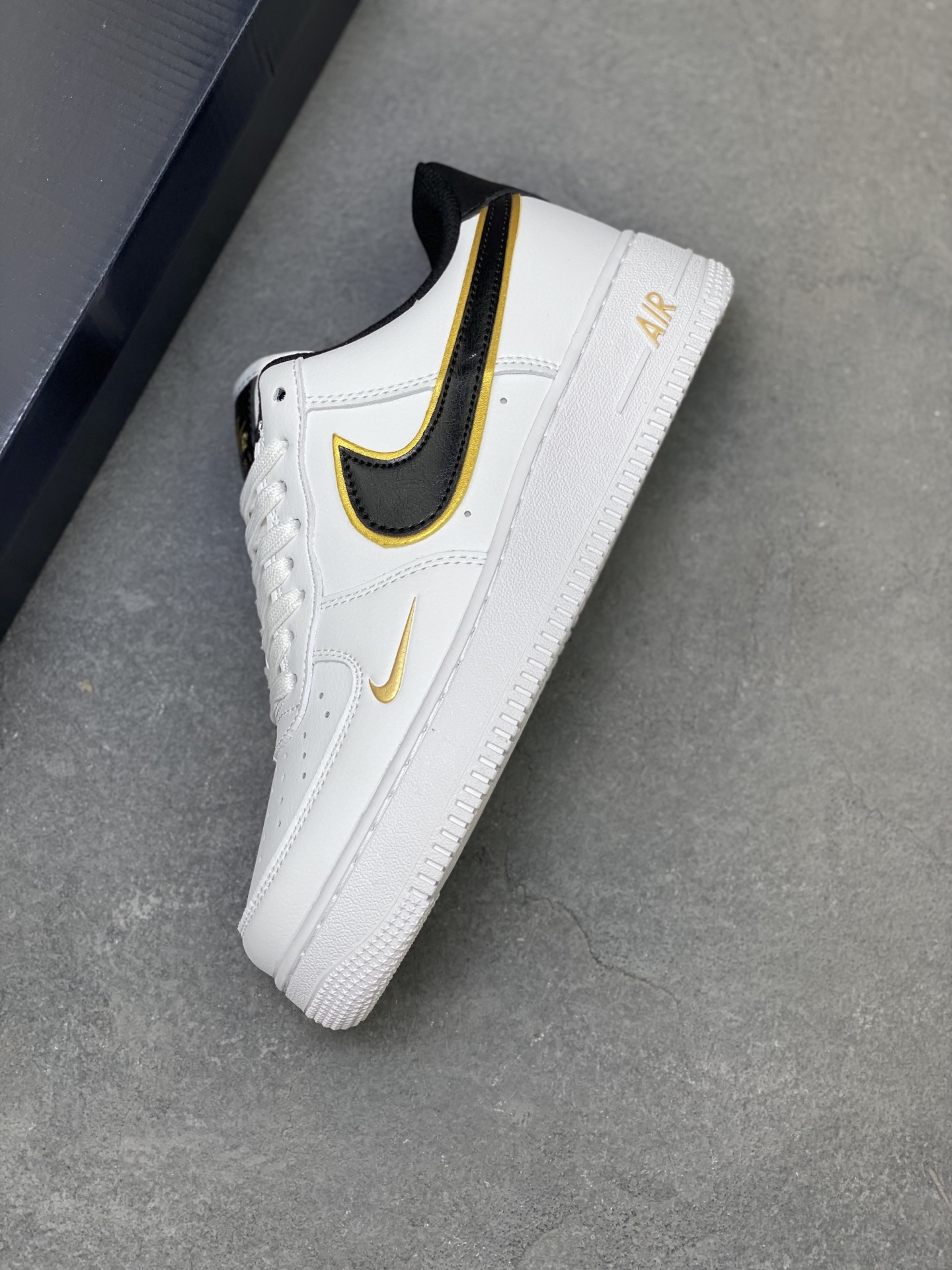 Nike Air Force 1 Low White Black Gold Honeycomb Cushioning DA8481-100 8 i1759858819501 3215 0 6