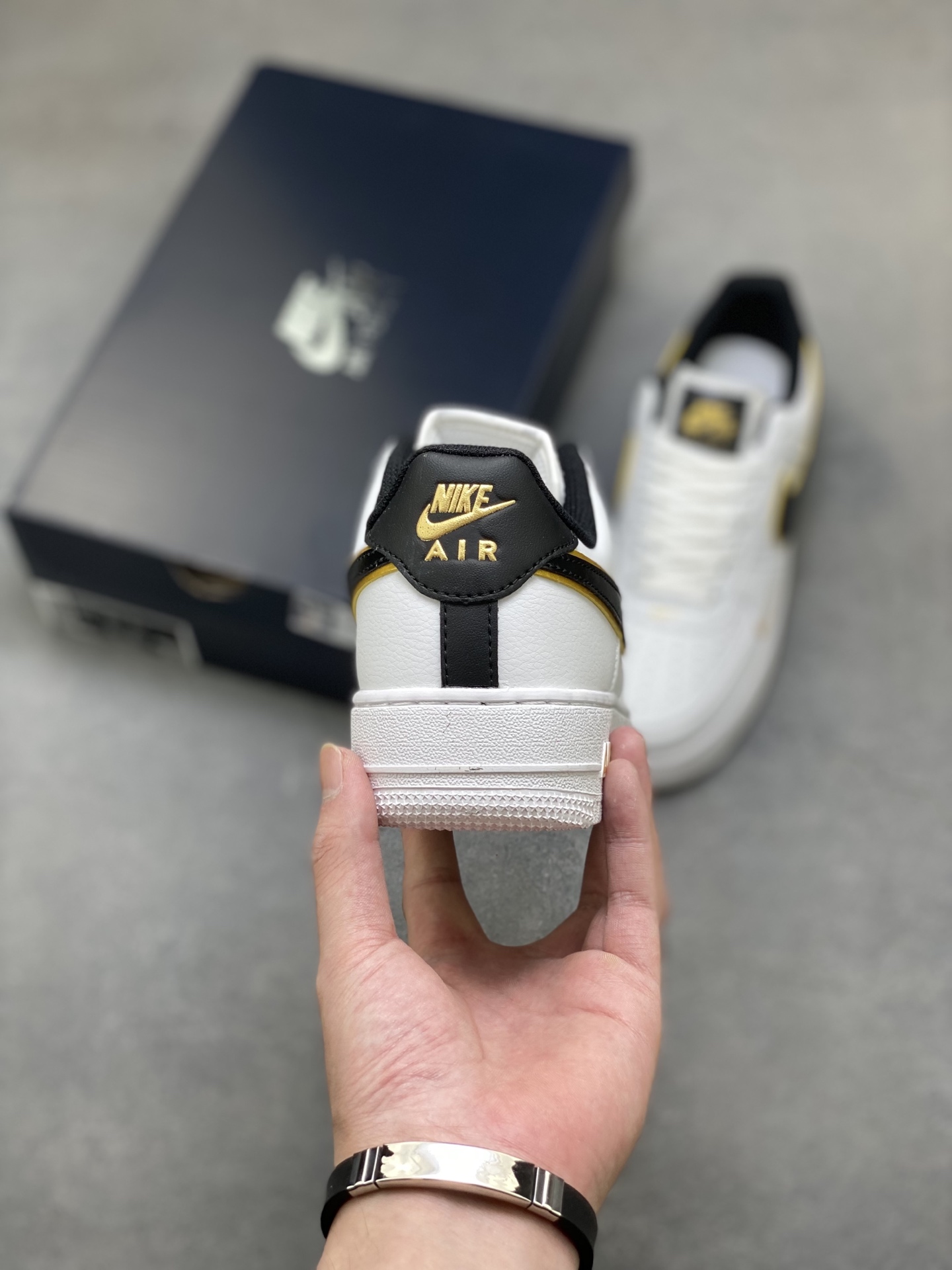 Nike Air Force 1 Low White Black Gold Honeycomb Cushioning DA8481-100 5 i1759858819663 21 0 3
