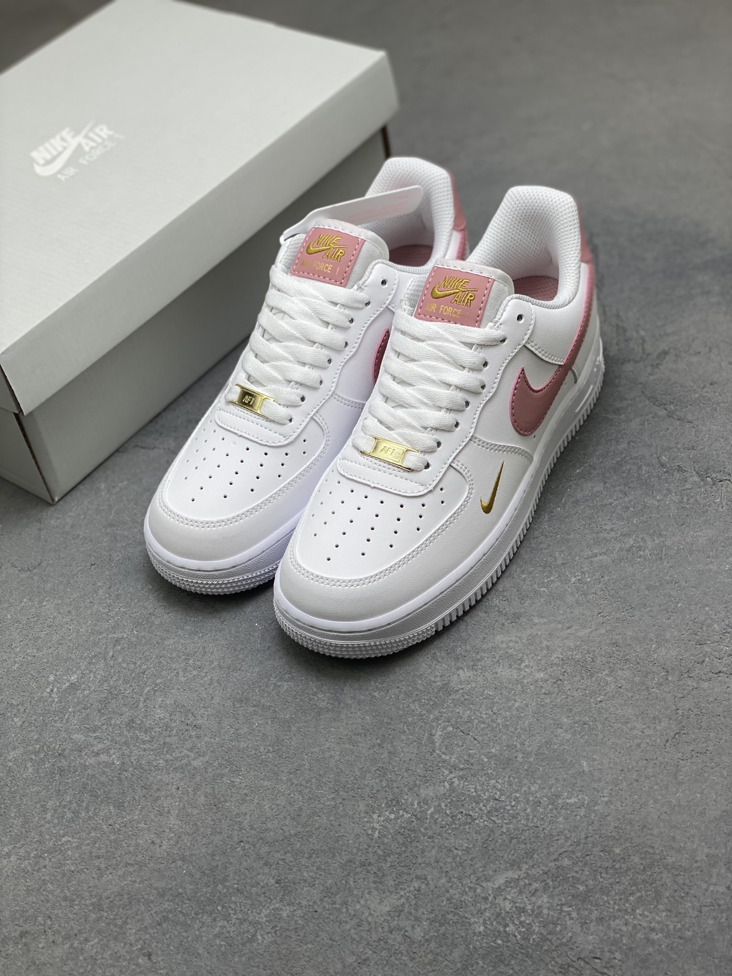 Nike Air Force 1 Low White/Pink/Gold Women's Shoe CZ0270-103 9 i1759859019820 637 0 7