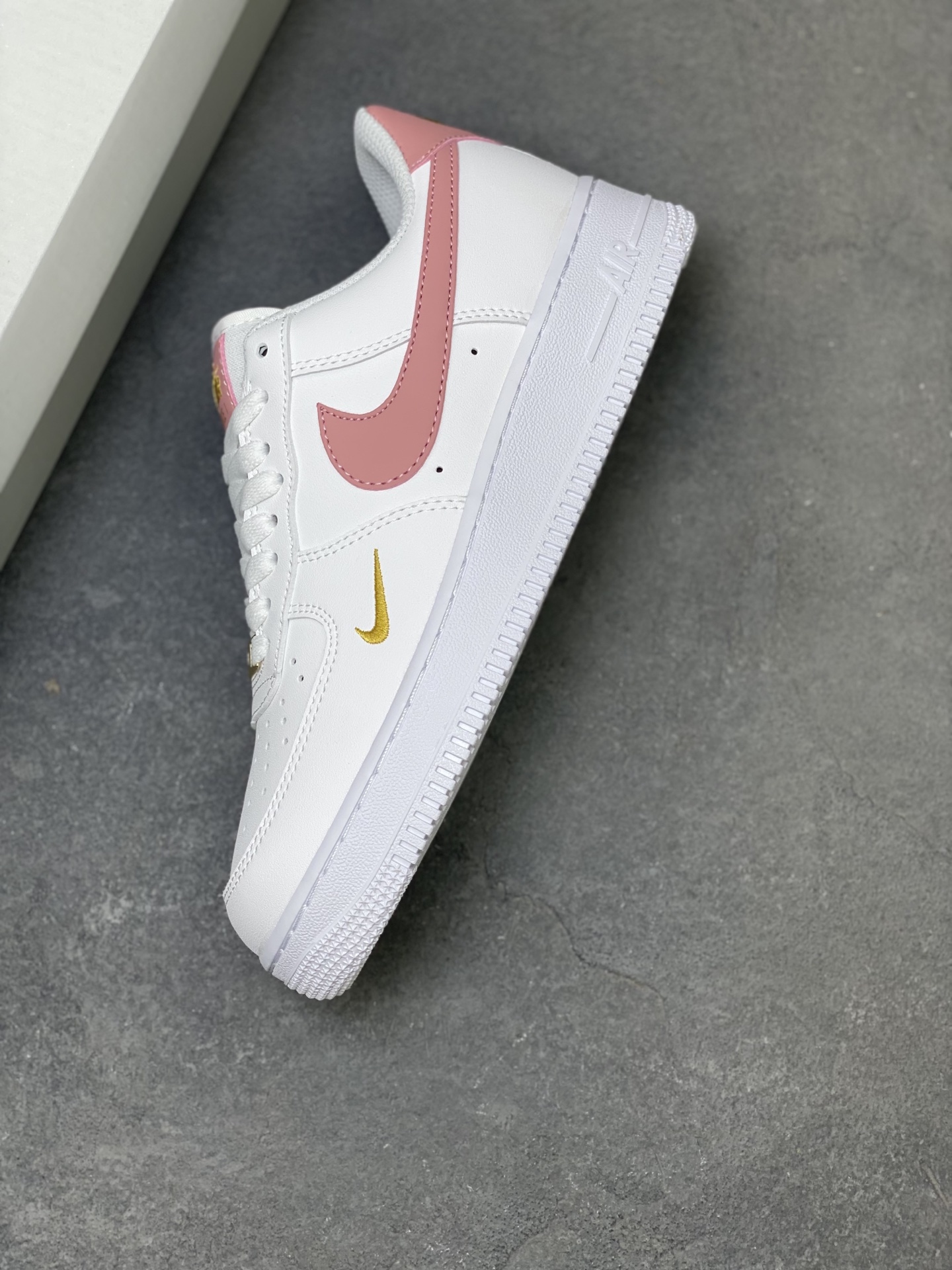 Nike Air Force 1 Low White/Pink/Gold Women's Shoe CZ0270-103 8 i1759859030074 9461 0 6