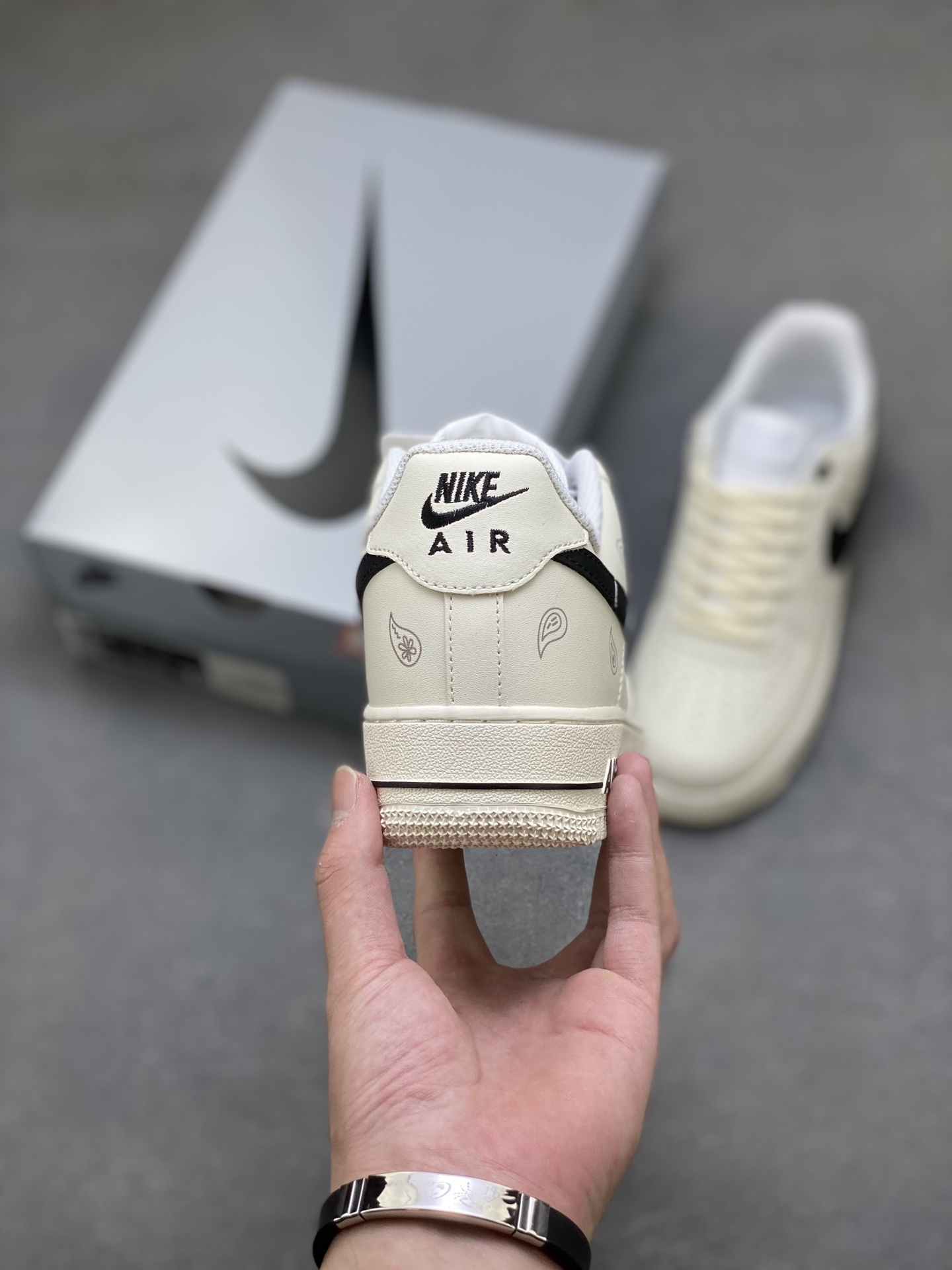 Nike Air Force 1 '07 Low Cream/Black Limited Edition Sneakers 5 i1759944184596 3848 0 3
