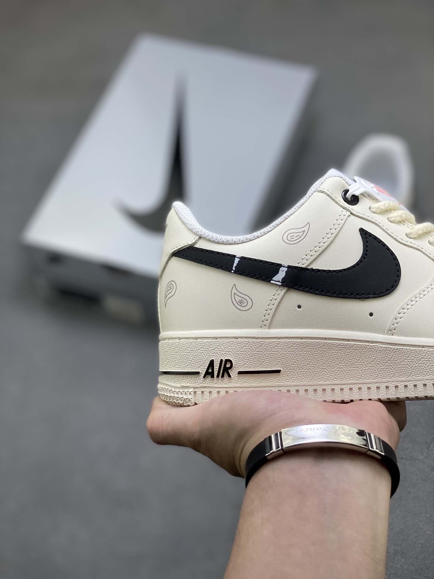 Nike Air Force 1 '07 Low Cream/Black Limited Edition Sneakers 6 i1759944185006 6790 0 4