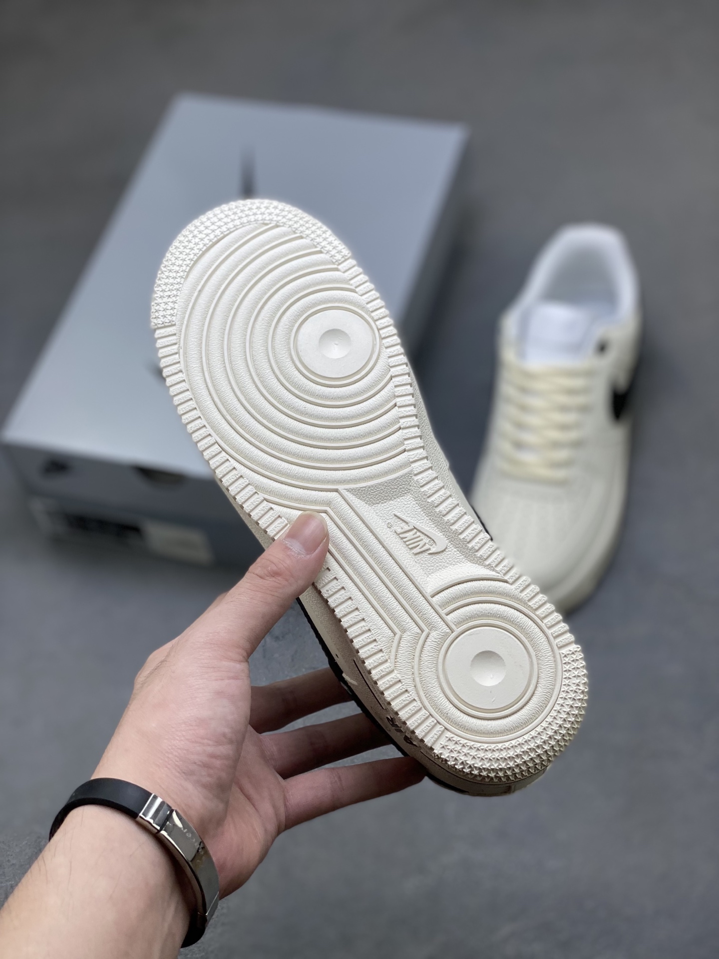 Nike Air Force 1 '07 Low Cream/Black Limited Edition Sneakers 7 i1759944195780 1004 0 5