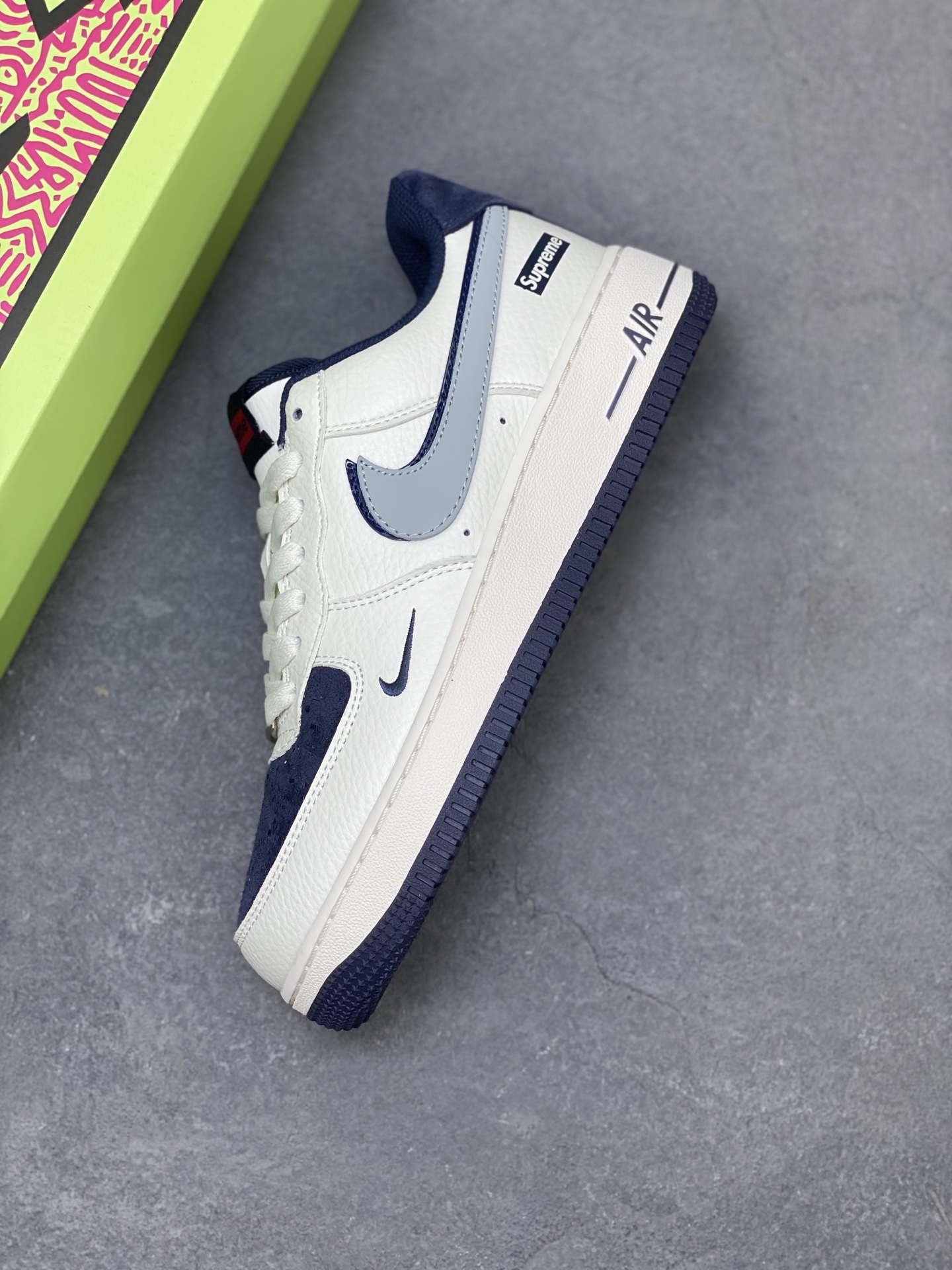 Nike Air Force 1 '07 Low Sneakers Limited Edition - Supreme Collaboration 8 i1760027488891 7131 0 6
