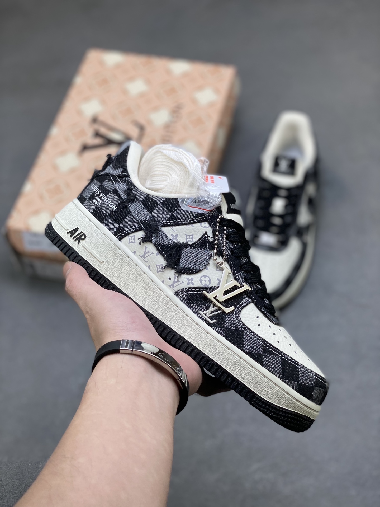Louis Vuitton Air Force 1 '07 Low Sneakers Custom Edition - Limited Release 2 i1760027590473 3607 0 0
