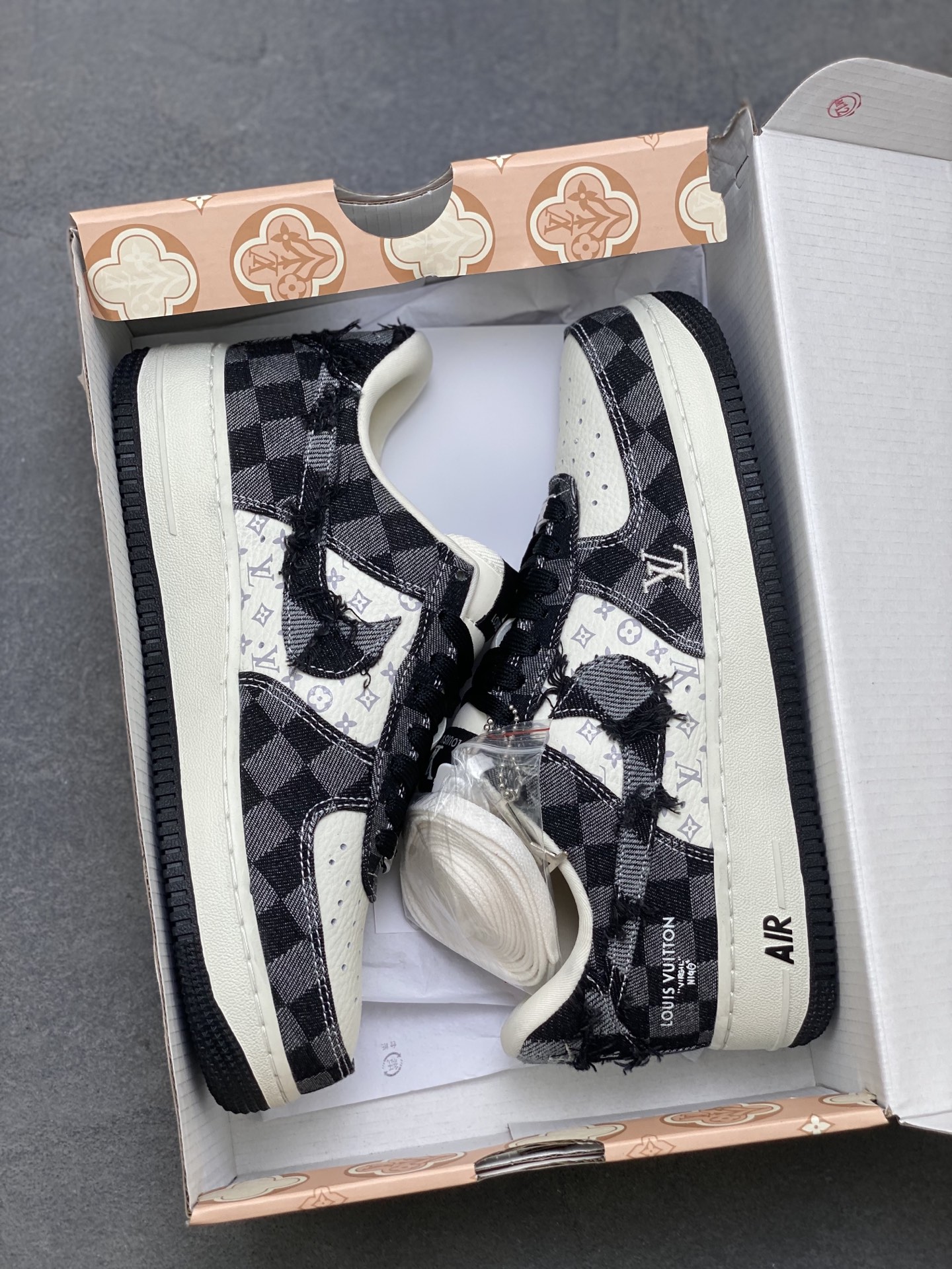 Louis Vuitton Air Force 1 '07 Low Sneakers Custom Edition - Limited Release 10 i1760027592527 6255 0 8