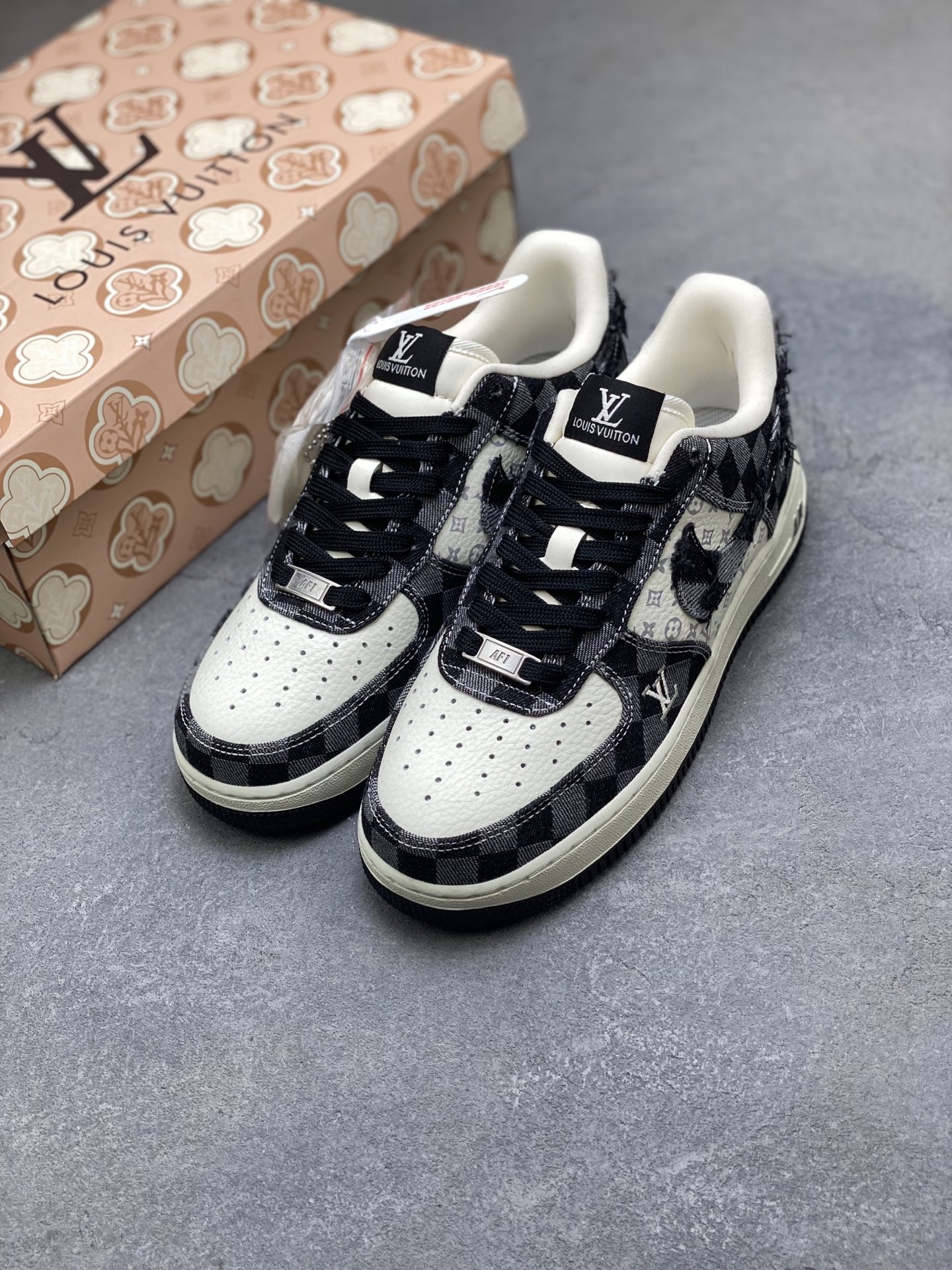 Louis Vuitton Air Force 1 '07 Low Sneakers Custom Edition - Limited Release 9 i1760027592722 1322 0 7