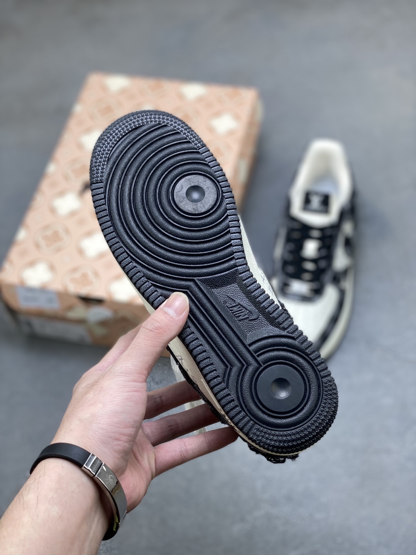 Louis Vuitton Air Force 1 '07 Low Sneakers Custom Edition - Limited Release 7 i1760027603491 7641 0 5