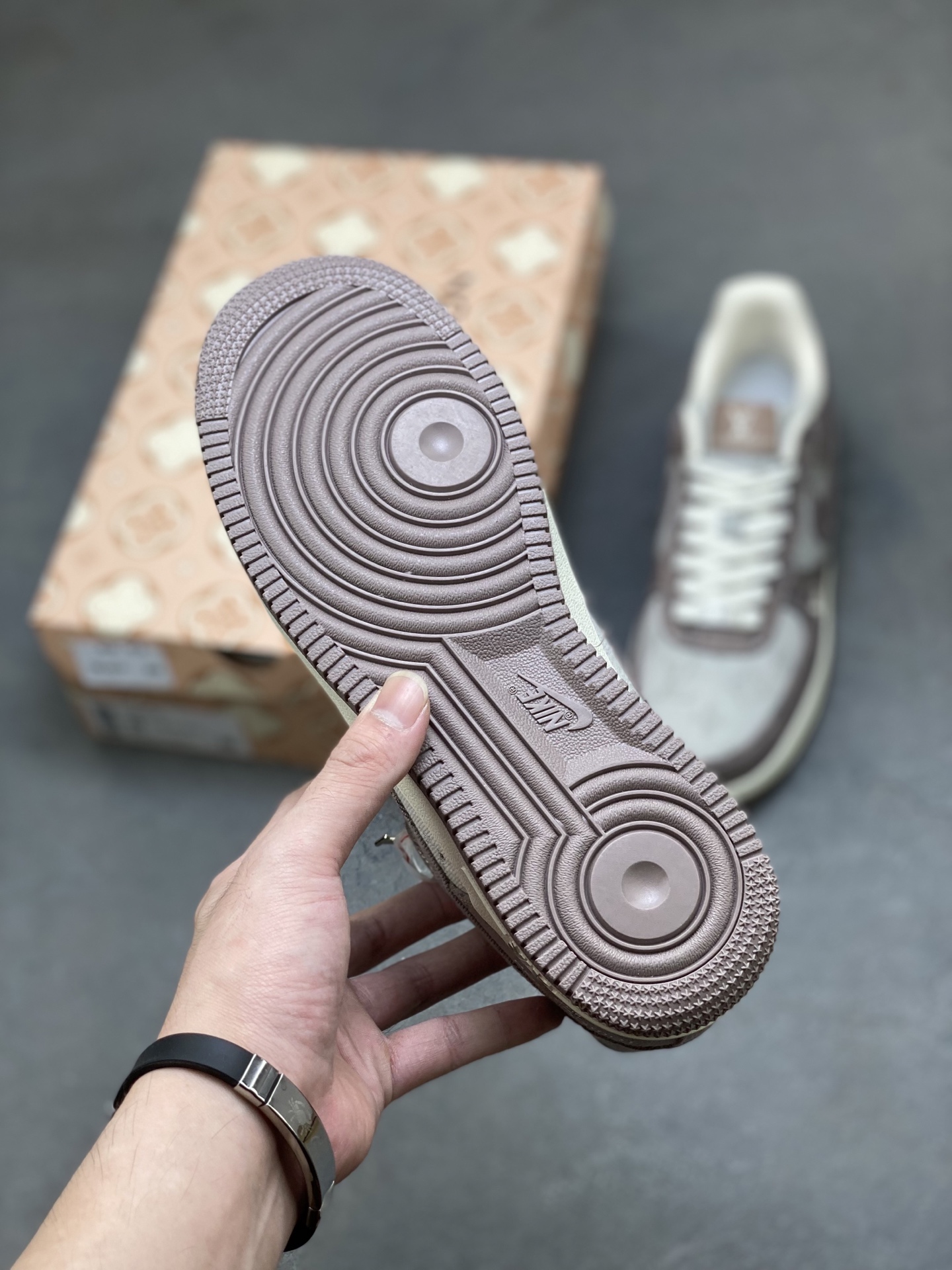 Nike Air Force 1 '07 Low Louis Vuitton Custom Sneakers Limited Edition 7 i1760285202264 2770 0 5