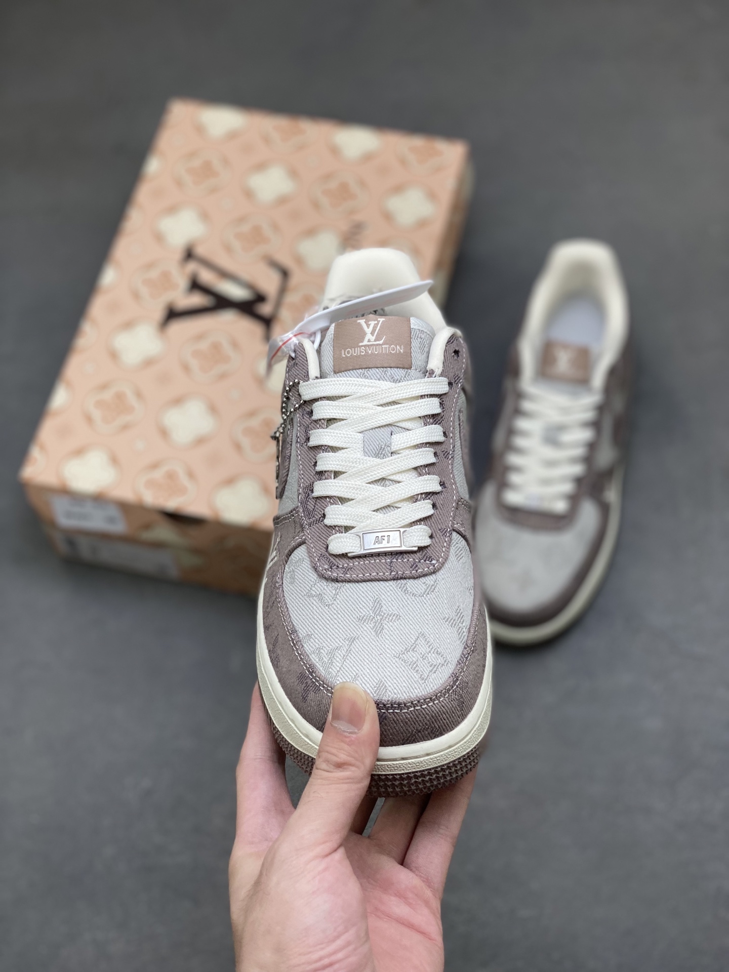 Nike Air Force 1 '07 Low Louis Vuitton Custom Sneakers Limited Edition 3 i1760285202282 6481 0 1