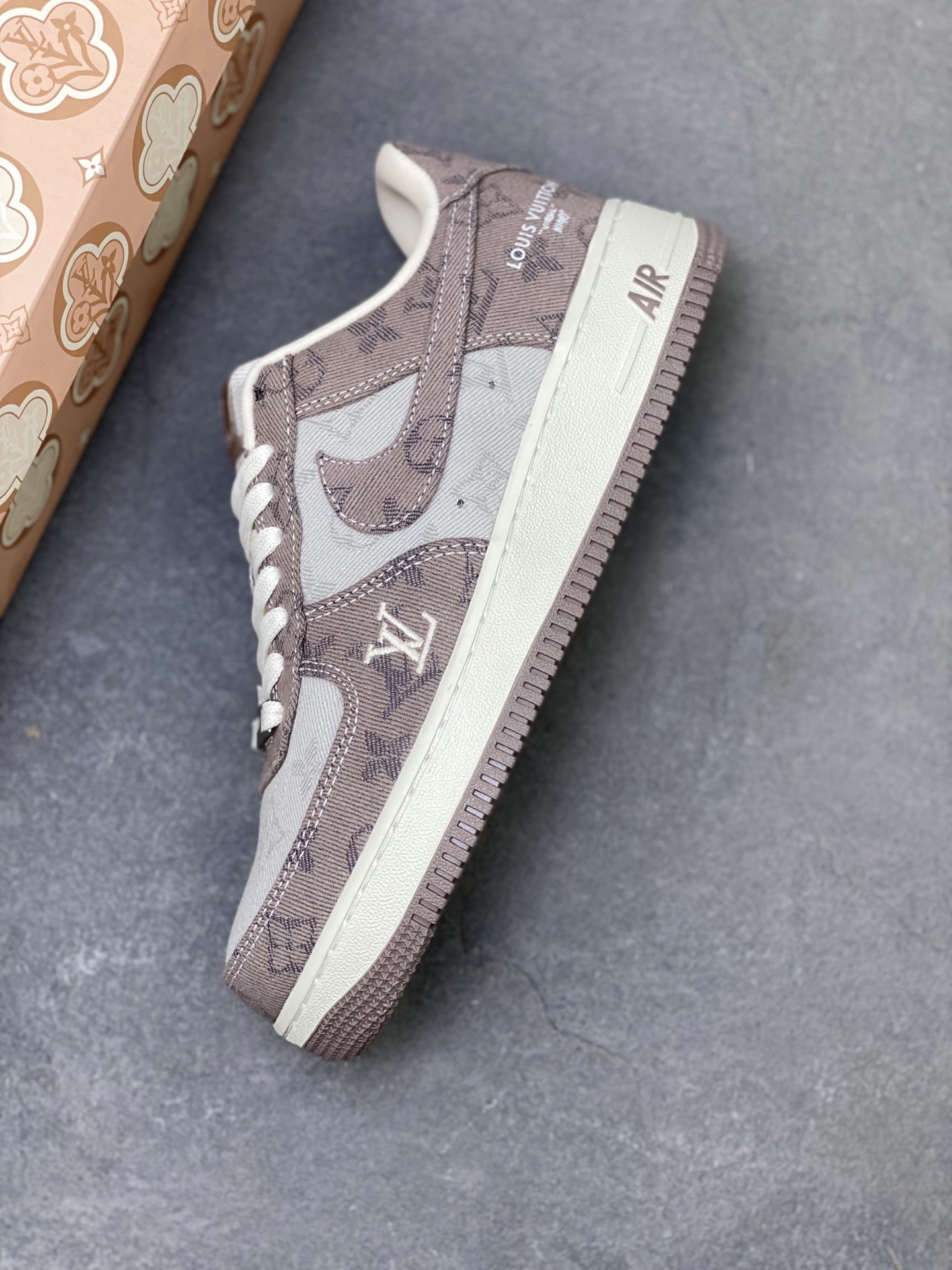 Nike Air Force 1 '07 Low Louis Vuitton Custom Sneakers Limited Edition 8 i1760285204519 4591 0 6