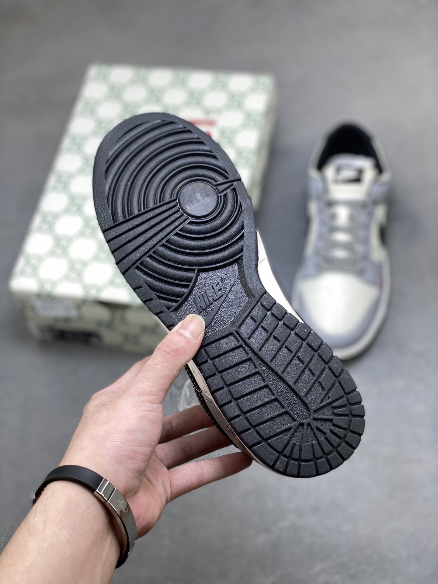 Nike SB Dunk Low Custom Sneakers with Gucci Detailing - Limited Edition 7 i1760285782697 7293 0 5