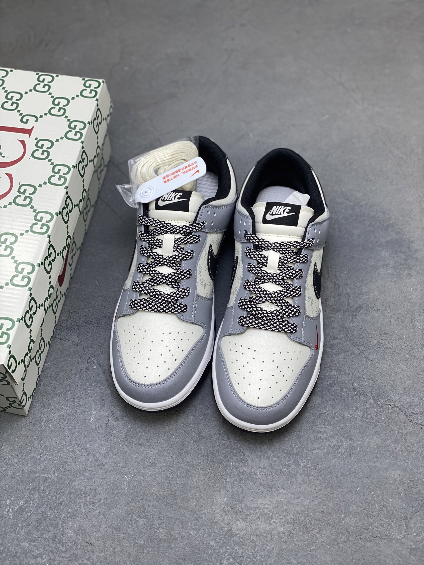 Nike SB Dunk Low Custom Sneakers with Gucci Detailing - Limited Edition 9 i1760285782697 8404 0 7