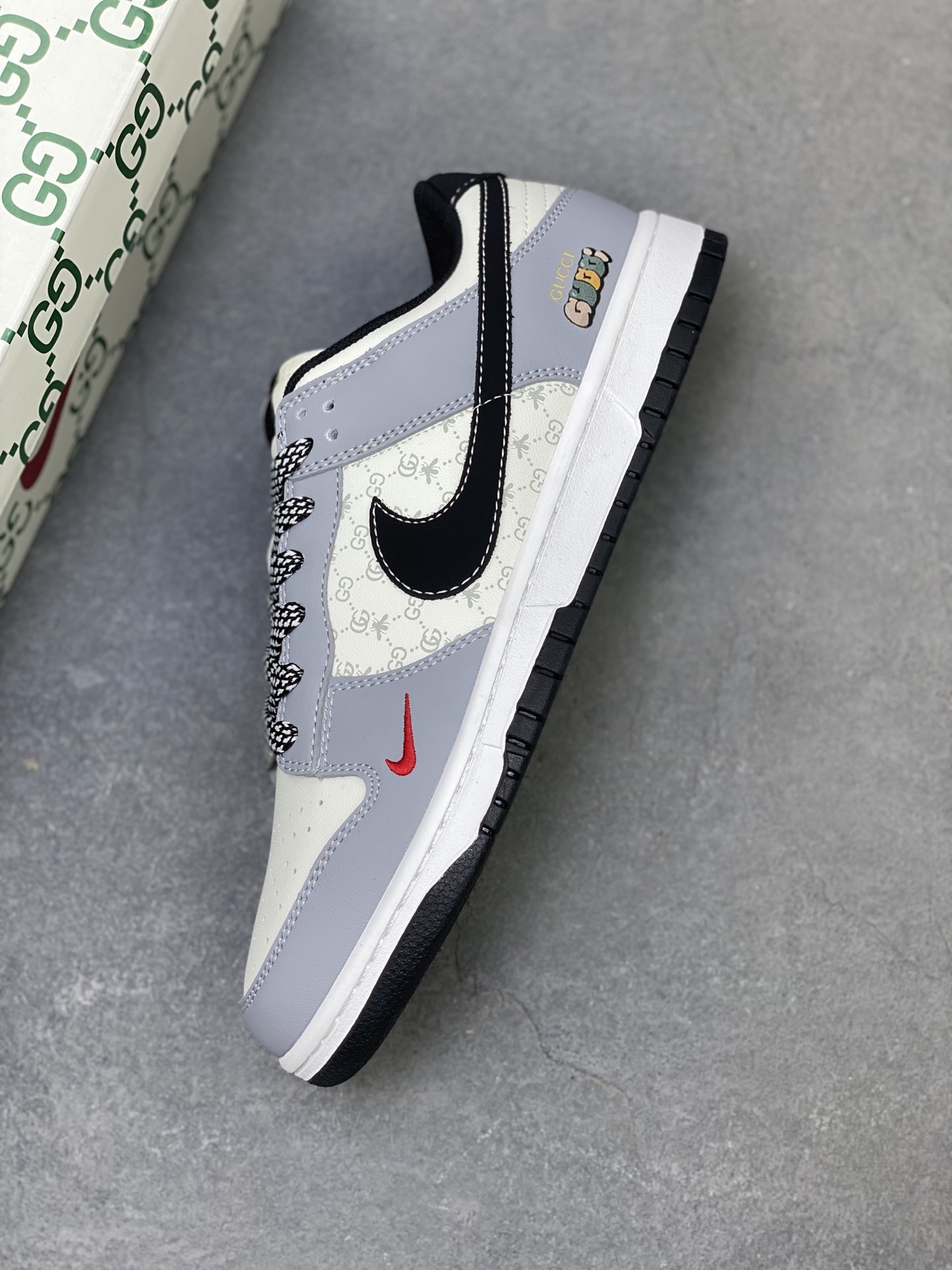 Nike SB Dunk Low Custom Sneakers with Gucci Detailing - Limited Edition 8 i1760285786415 4014 0 6