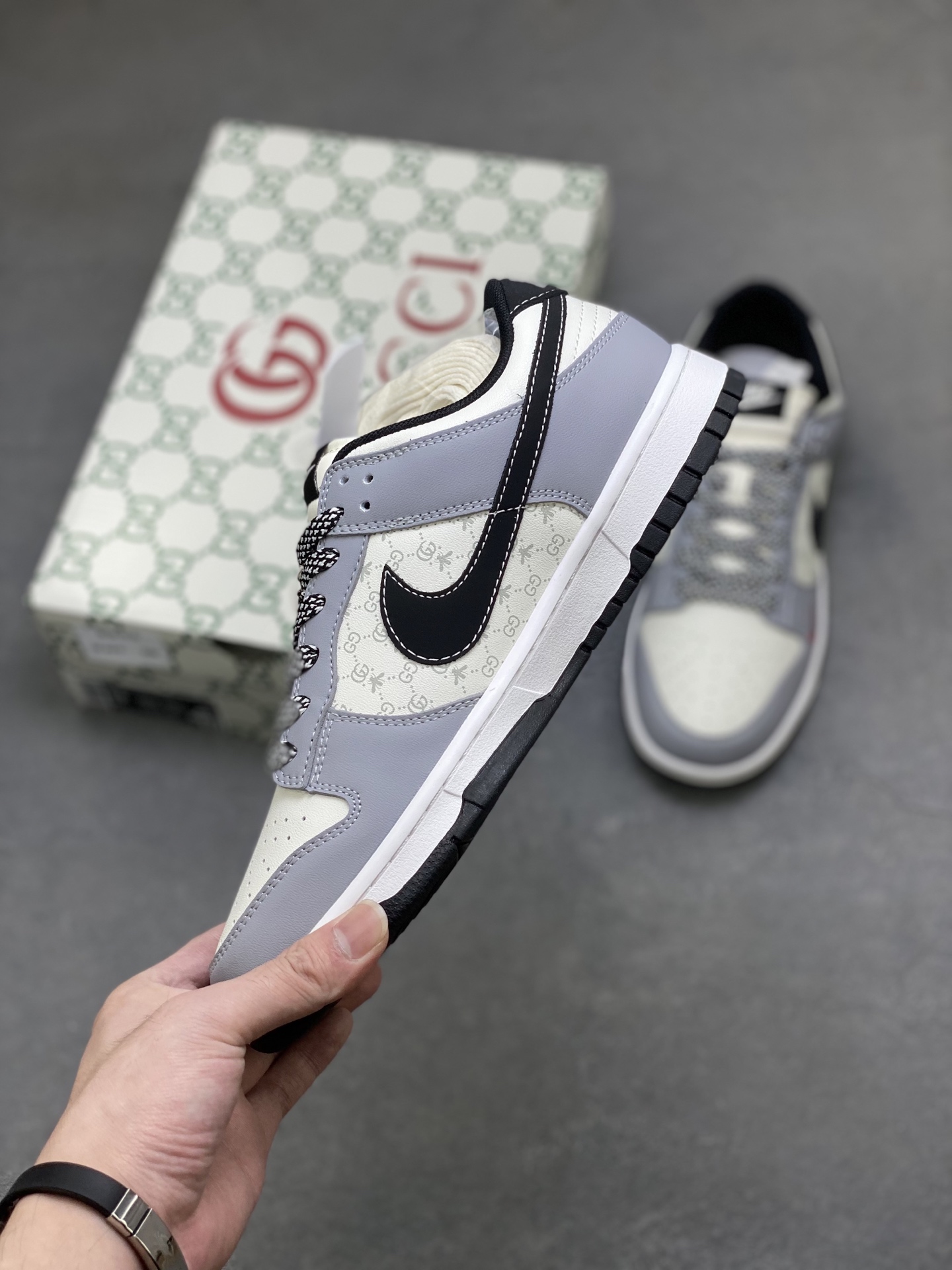 Nike SB Dunk Low Custom Sneakers with Gucci Detailing - Limited Edition 4 i1760285786595 6726 0 2