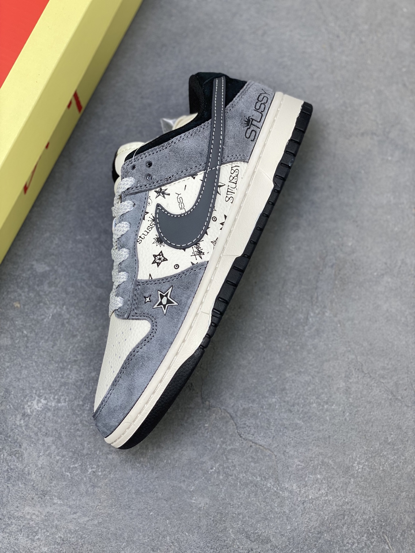 Nike SB Dunk Low Premium Casual Sneakers - Anniversary Edition 8 i1760285839388 2785 0 6