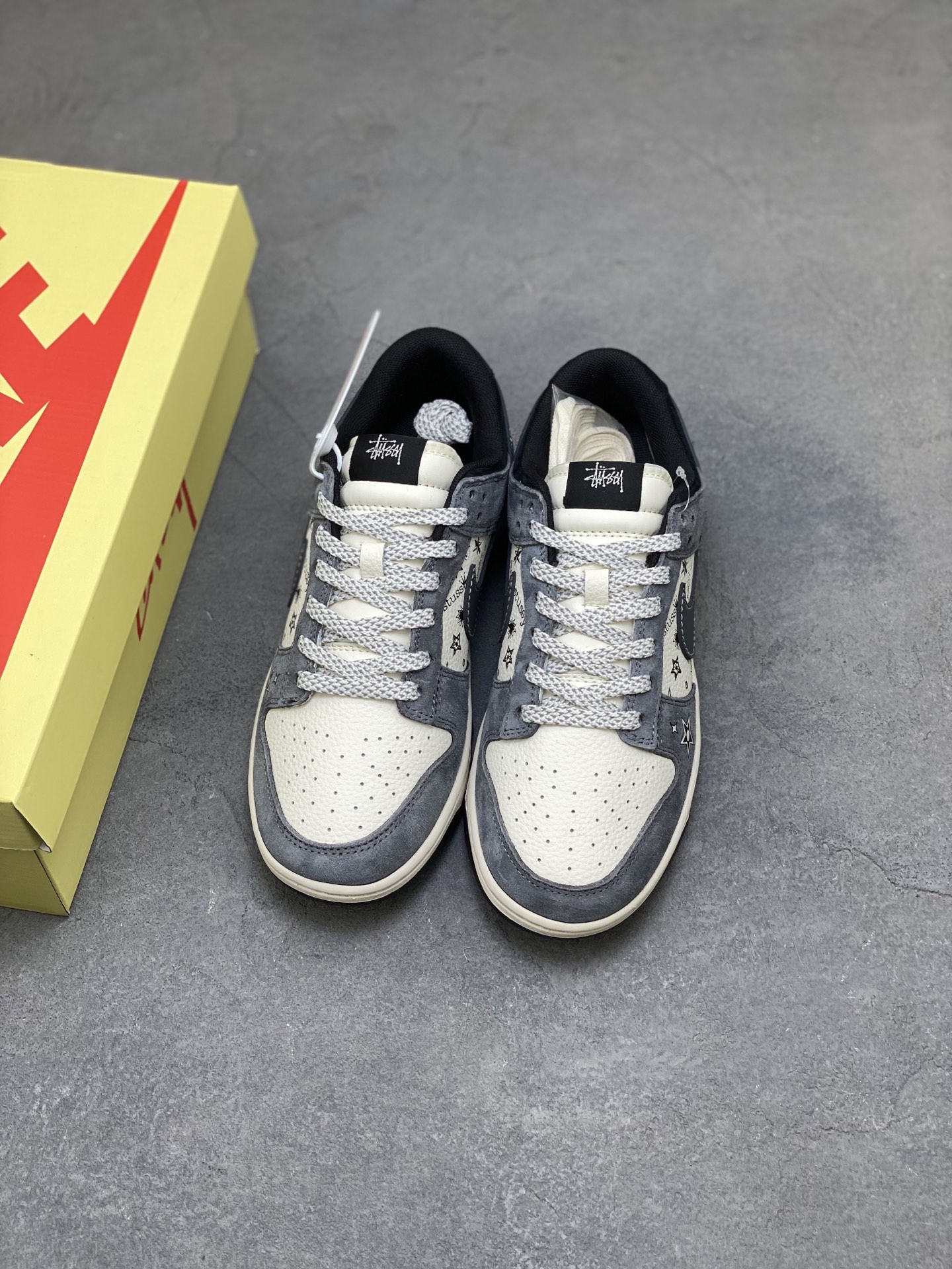 Nike SB Dunk Low Premium Casual Sneakers - Anniversary Edition 9 i1760285839496 3380 0 7