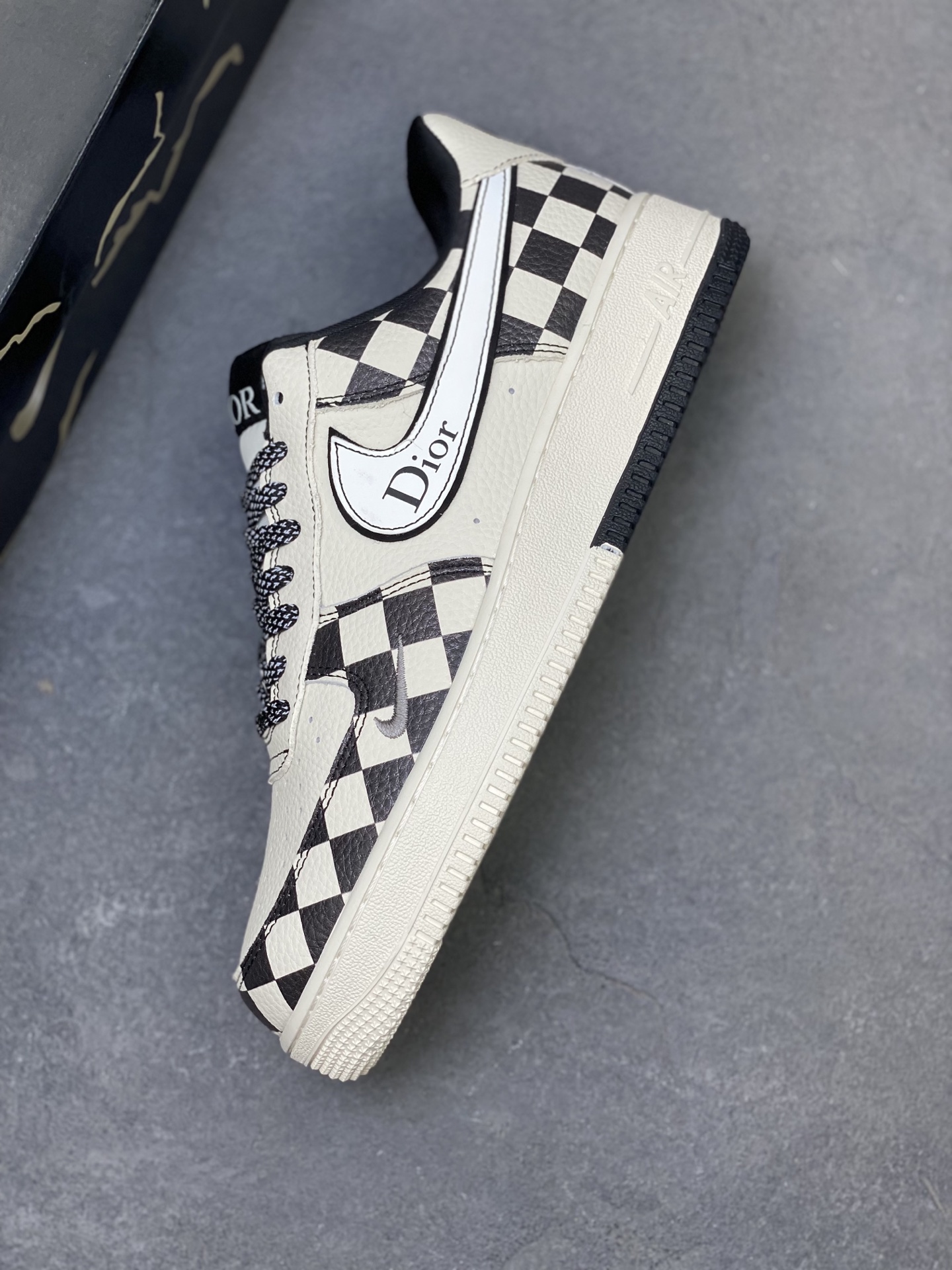 Nike Air Force 1 '07 Low Dior Custom Sneakers - Limited Edition 8 i1760371417578 4220 0 6