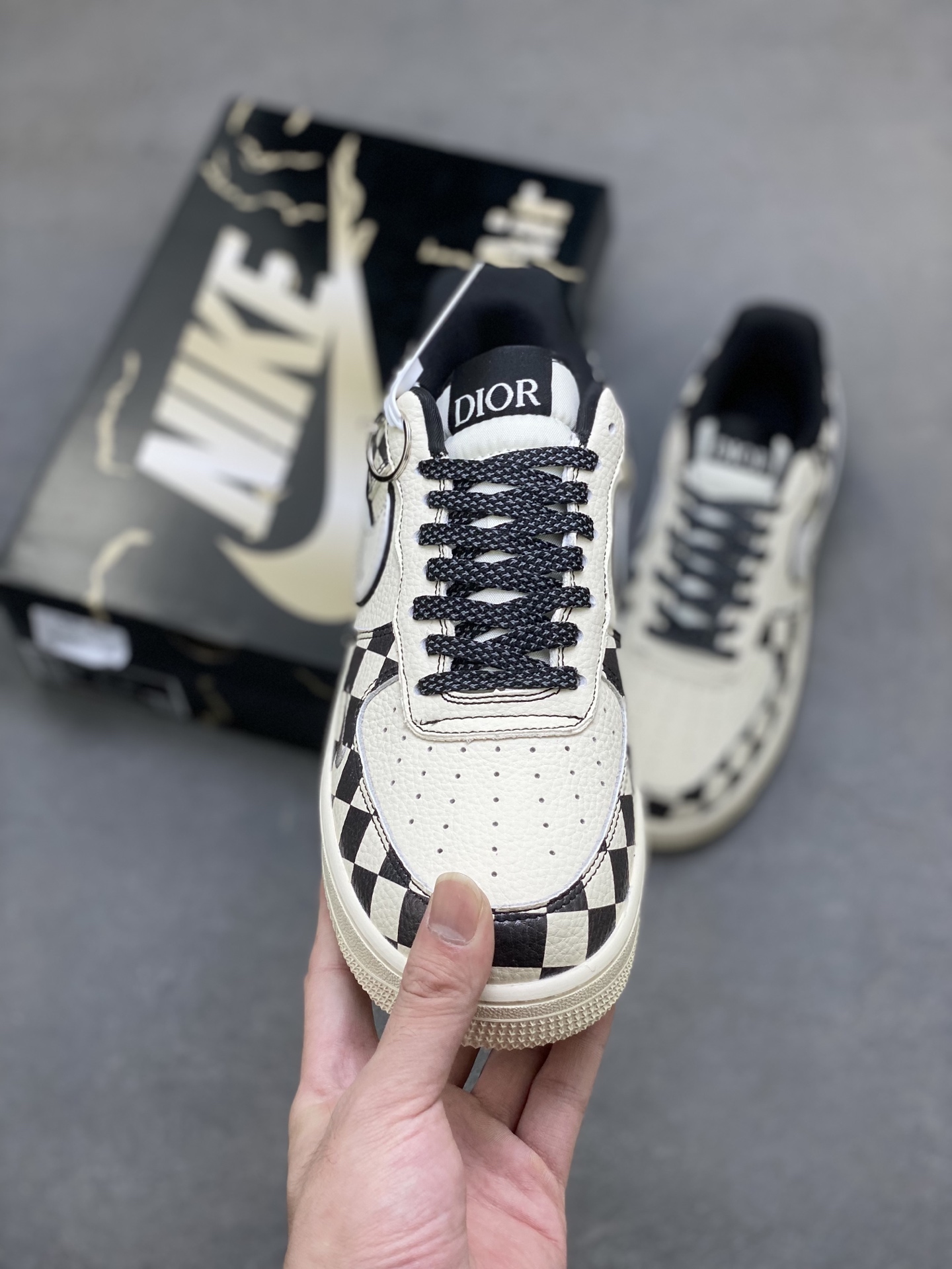 Nike Air Force 1 '07 Low Dior Custom Sneakers - Limited Edition 3 i1760371418817 4682 0 1