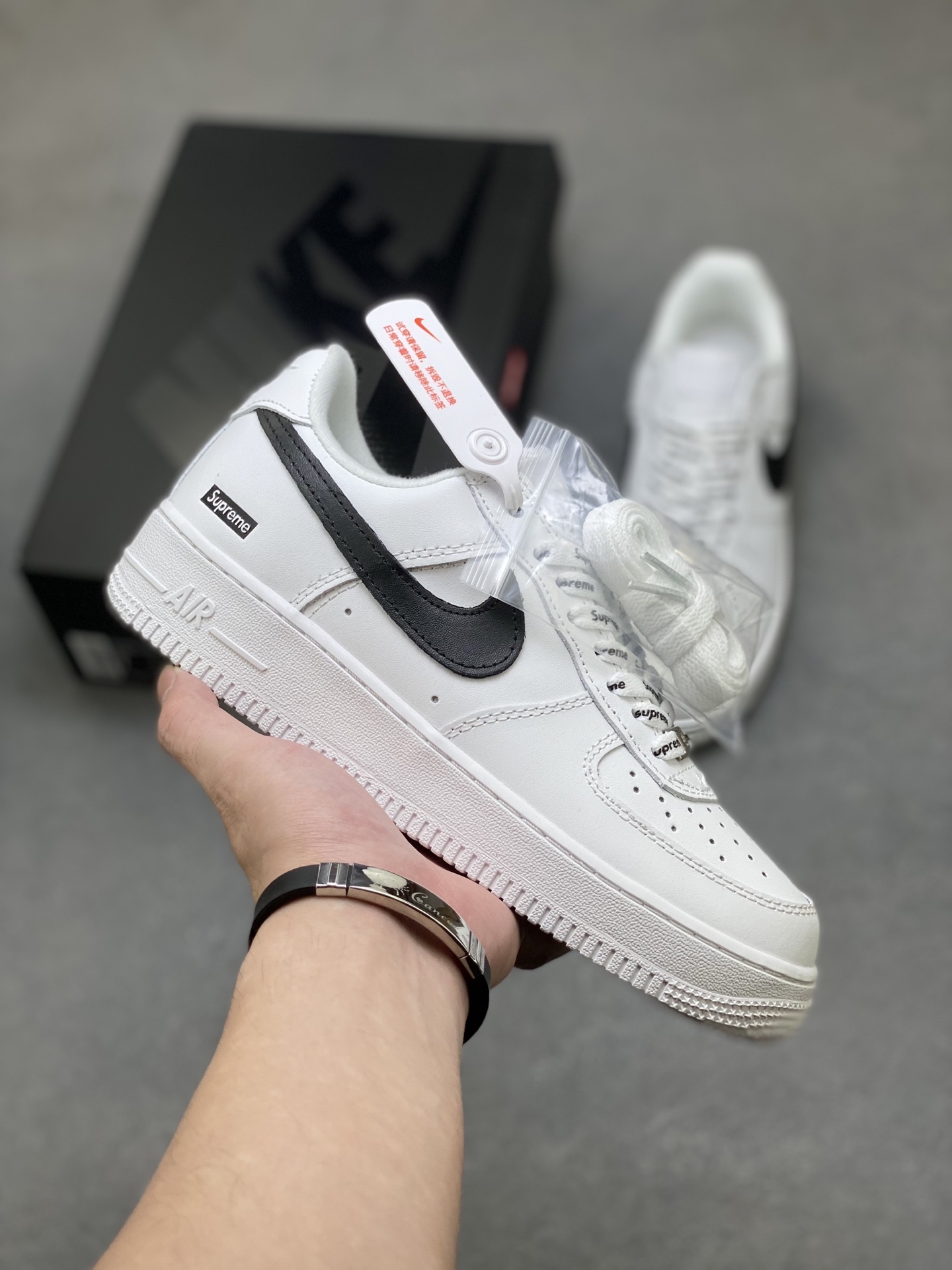 Nike Air Force 1 '07 Low White/Black Supreme Sneakers CU9225-102