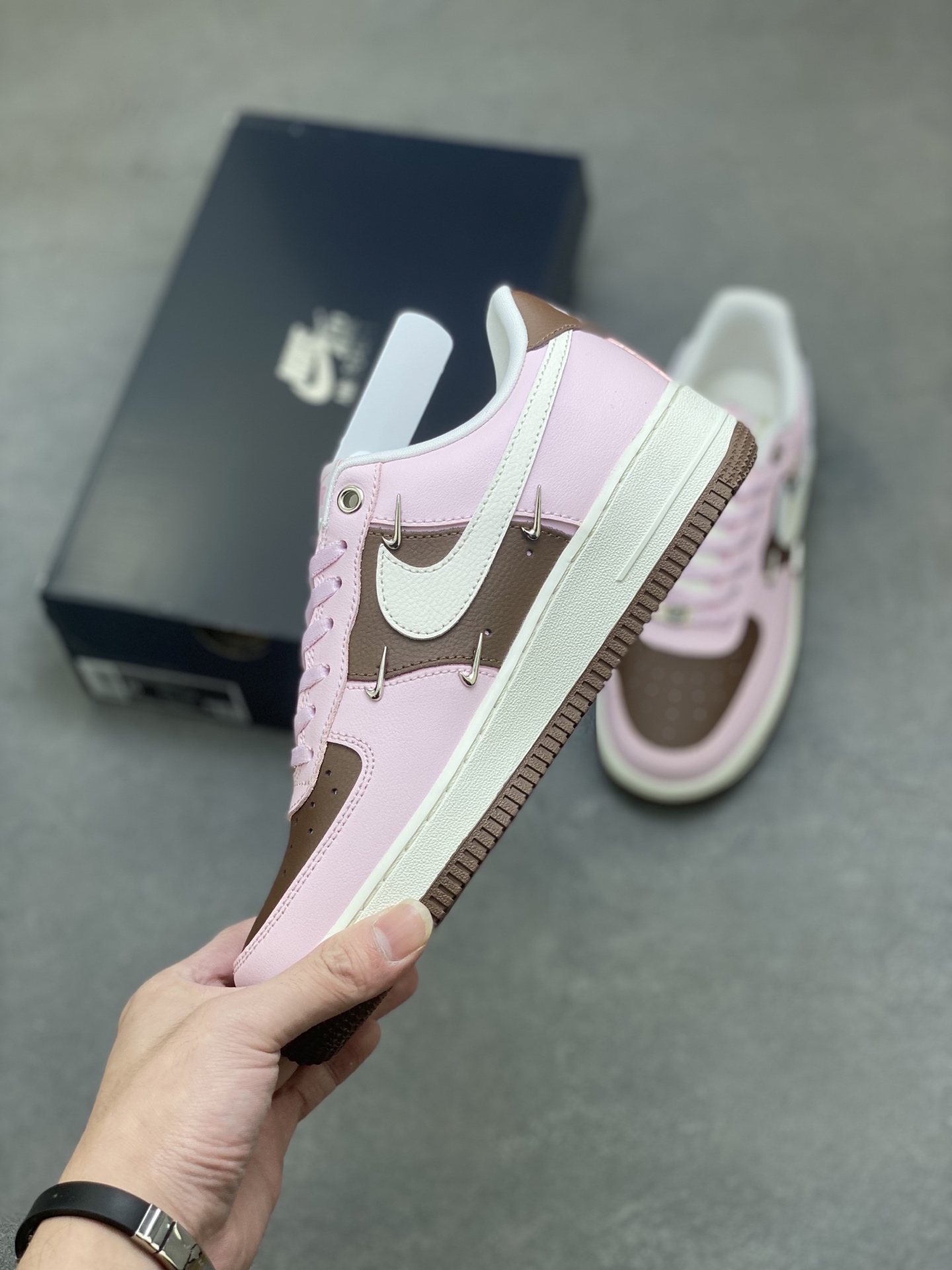 Nike Air Force 1 '07 Low Pink/Brown Limited Edition - Premium Comfort 4 i1760988644748 3504 0 2