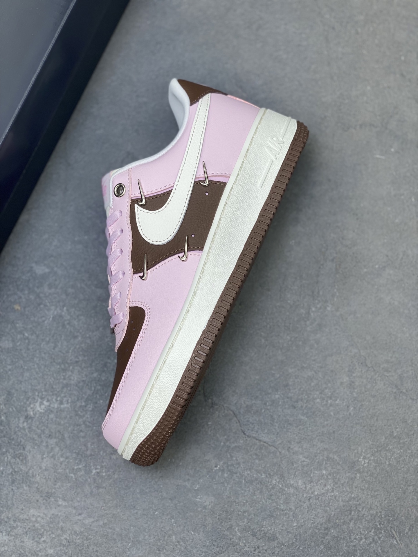 Nike Air Force 1 '07 Low Pink/Brown Limited Edition - Premium Comfort 8 i1760988651527 8669 0 6