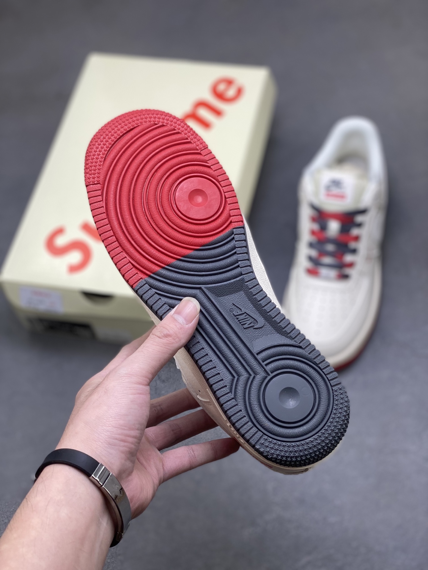 Nike Air Force 1 '07 Low Supreme Collab - Cream, Red & Grey 7 i1761063223449 9192 0 5