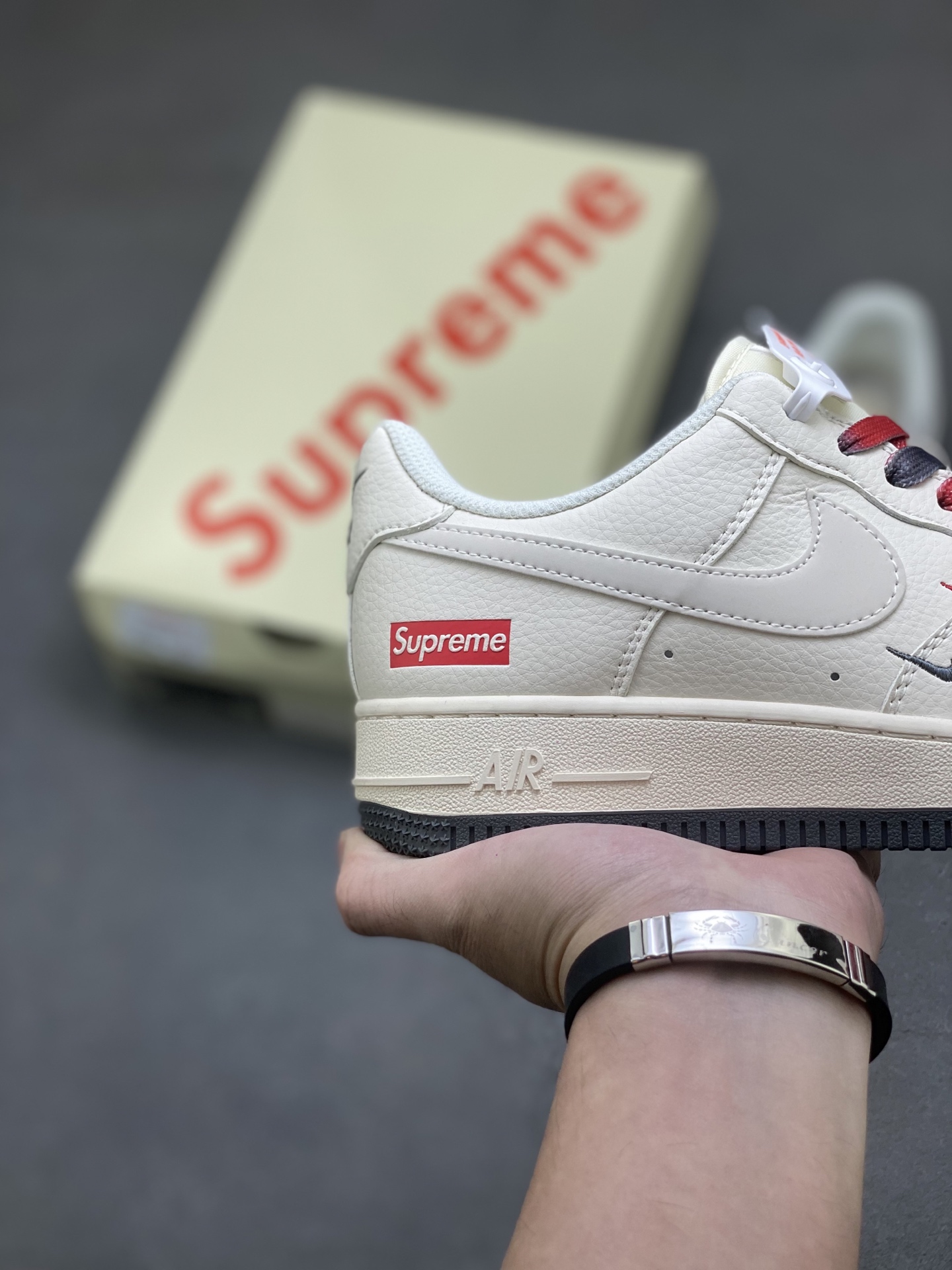 Nike Air Force 1 '07 Low Supreme Collab - Cream, Red & Grey 6 i1761063223488 3891 0 4