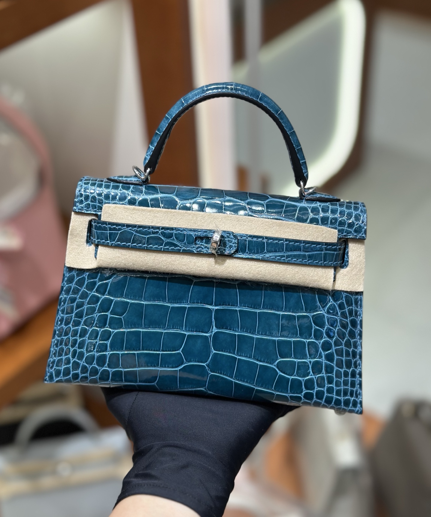 NO:763866,mini Kelly second generation, imported glossy American crocodile, hand-stitched wax thread, Bosphorus green, silver buckle, Hermes,19860909mini Kelly 二代,进口亮面美洲鳄 手缝蜡线,博斯普鲁斯绿,银扣,,Hermes,,Bag