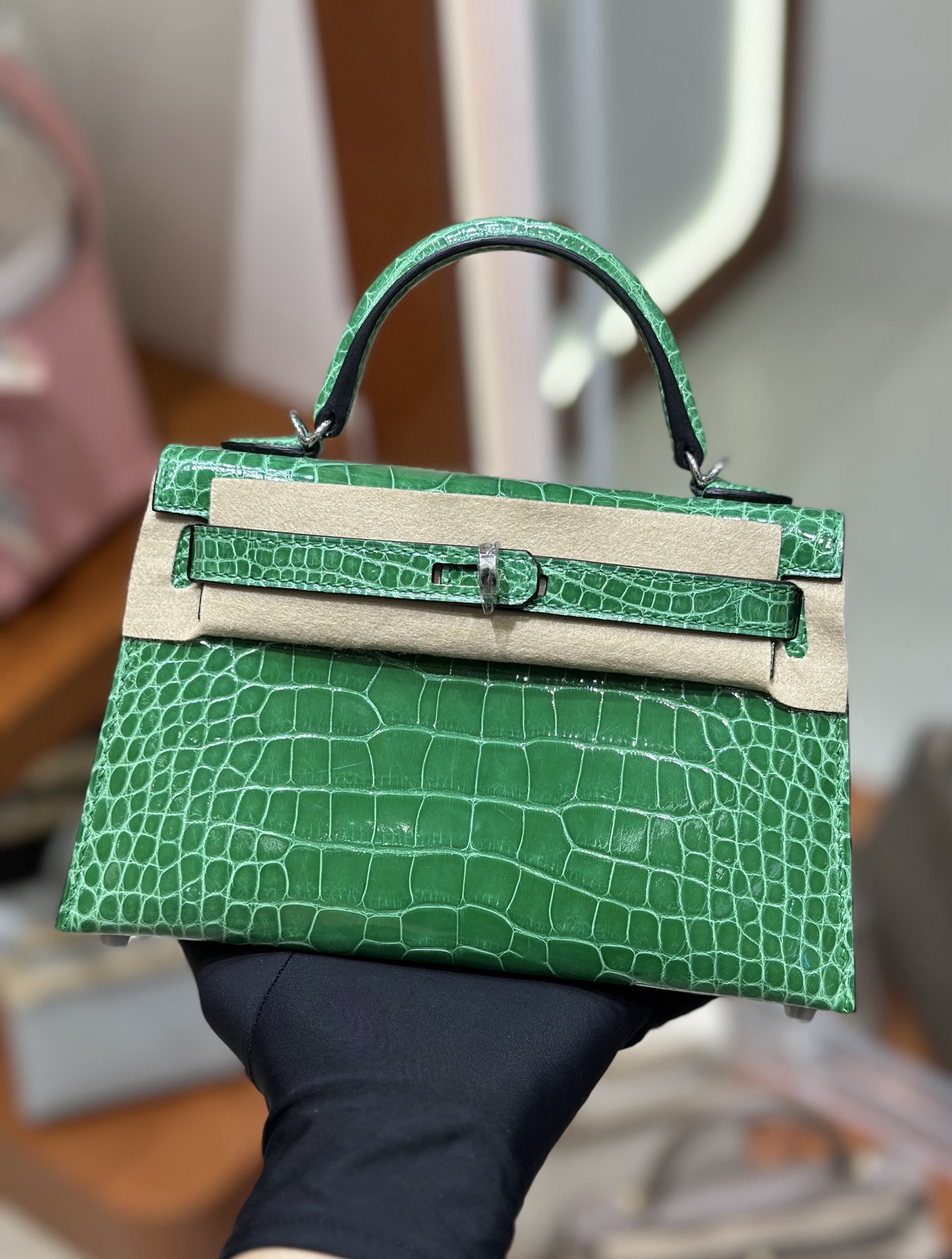 NO:763870,mini Kelly second generation, imported glossy American crocodile, hand-stitched wax thread, bamboo green, silver buckle, Hermes, hermes, Hermes,19860909mini Kelly 二代,进口亮面美洲鳄 手缝蜡线,竹子绿,银扣,爱马仕,hermes,Hermes,,Bag