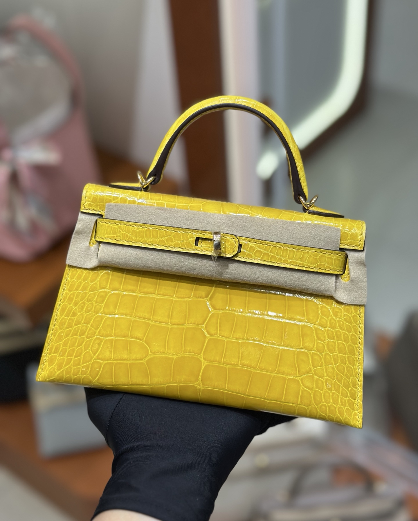 NO:763873,mini Kelly second generation, imported glossy American crocodile, hand-stitched wax thread, amber yellow, gold buckle, Hermes, hermes, Hermes,19860909mini Kelly 二代,进口亮面美洲鳄 手缝蜡线,琥珀黄,金扣,爱马仕,hermes,Hermes,,Bag