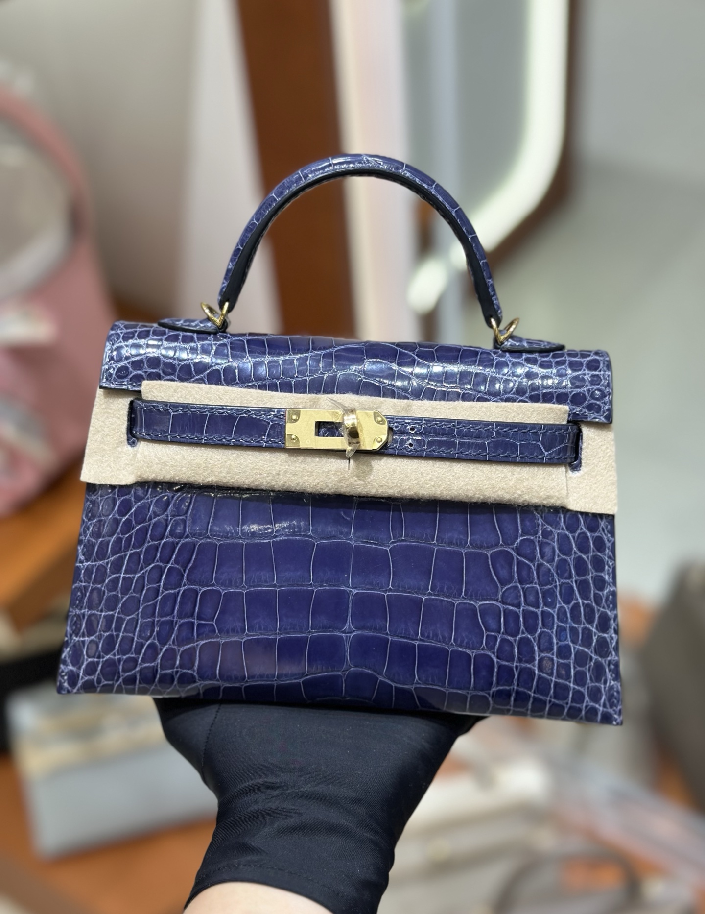 NO:763876,mini Kelly second generation, imported glossy American crocodile, hand-stitched wax thread, ink blue, gold buckle, Hermes, Hermes, Hermes,19860909mini Kelly 二代,进口亮面美洲鳄 手缝蜡线,水墨蓝,金扣,爱马仕,hermes,Hermes,,Bag
