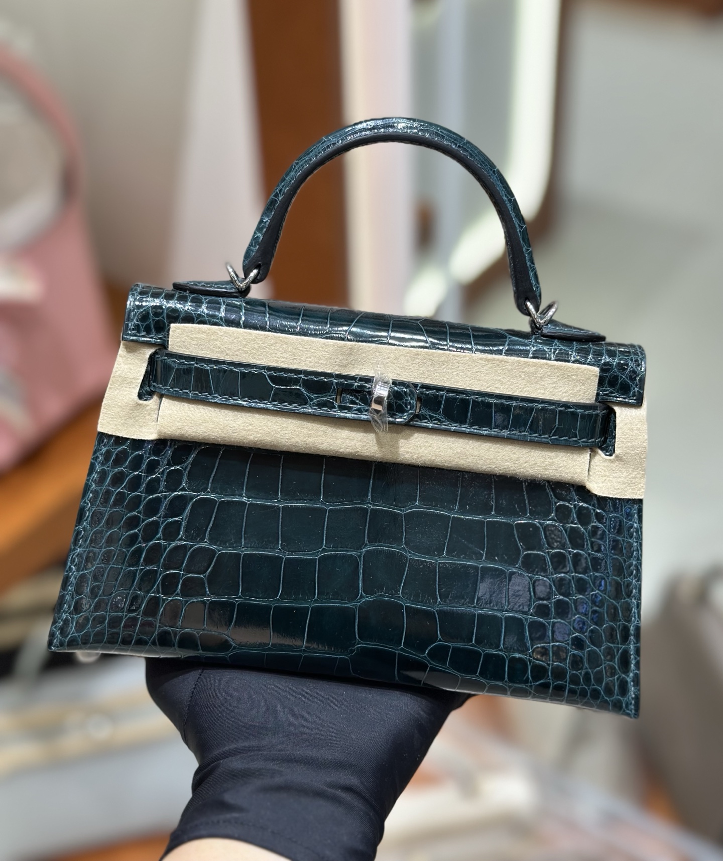 NO:763879,mini Kelly second generation, imported glossy American crocodile, hand-stitched wax thread, pine road, silver buckle, Hermes, hermes, Hermes,19860909mini Kelly 二代,进口亮面美洲鳄 手缝蜡线,松柏路,银扣,爱马仕,hermes,Hermes,,Bag