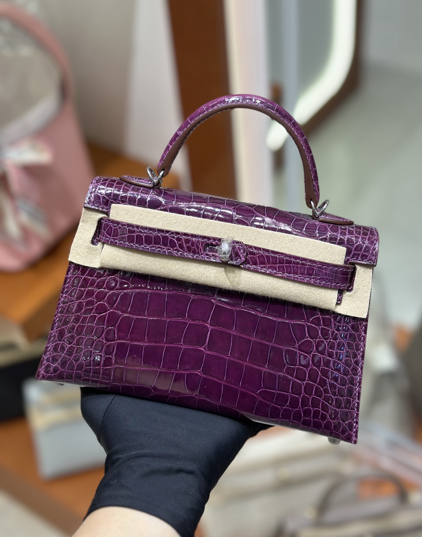 NO:763882,mini Kelly second generation, imported glossy American crocodile, hand-stitched wax thread, grape purple, silver buckle, Hermes, Hermes, Hermes,19860909mini Kelly 二代,进口亮面美洲鳄 手缝蜡线,葡萄紫,银扣,爱马仕,hermes,Hermes,,Bag